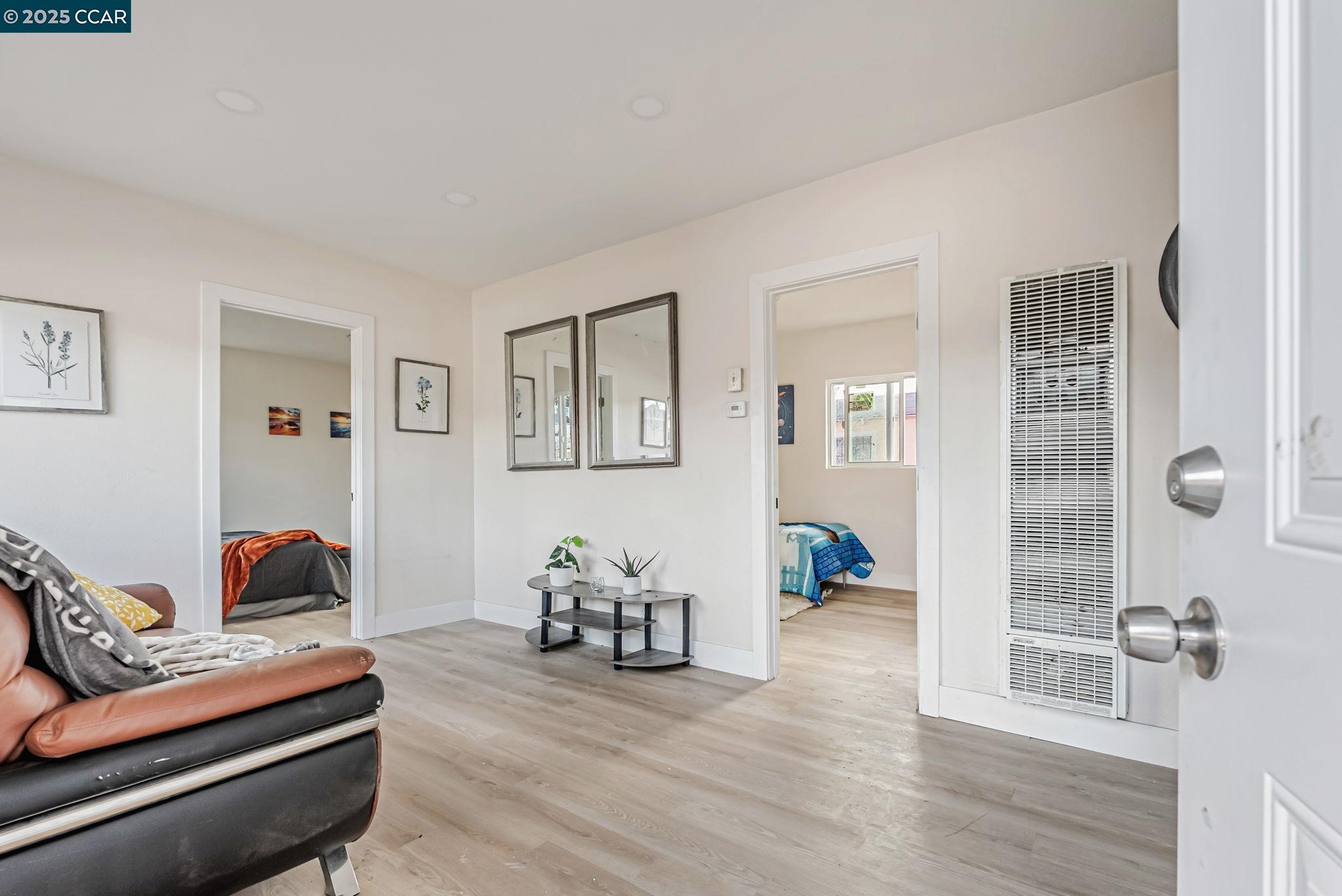 Detail Gallery Image 4 of 15 For 9525 Peach St, Oakland,  CA 94603 - 2 Beds | 2 Baths