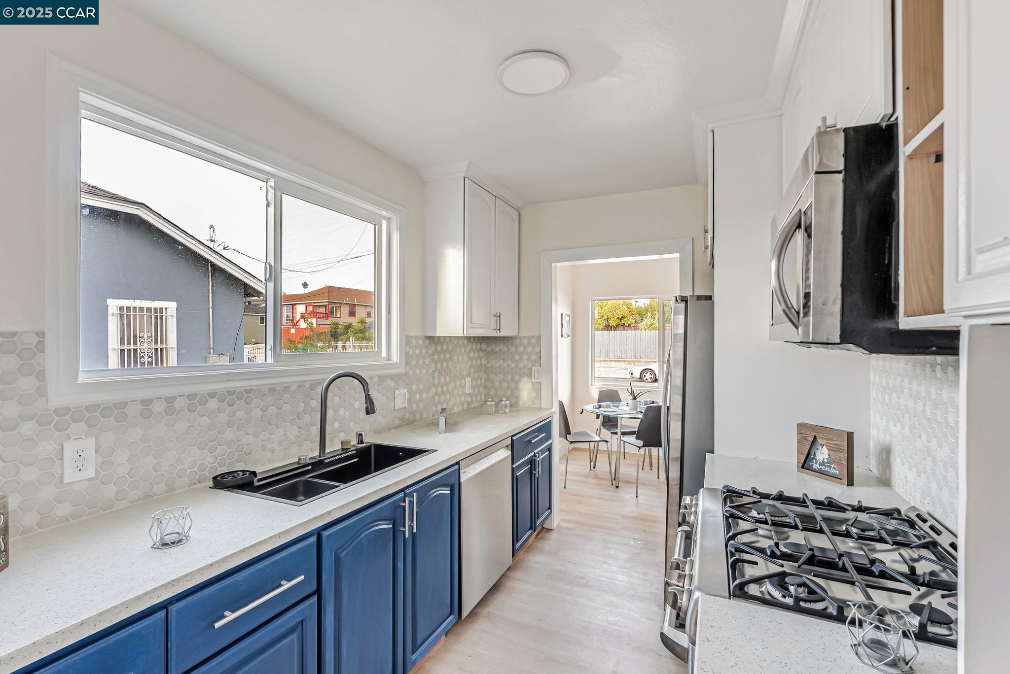 Detail Gallery Image 6 of 15 For 9525 Peach St, Oakland,  CA 94603 - 2 Beds | 2 Baths