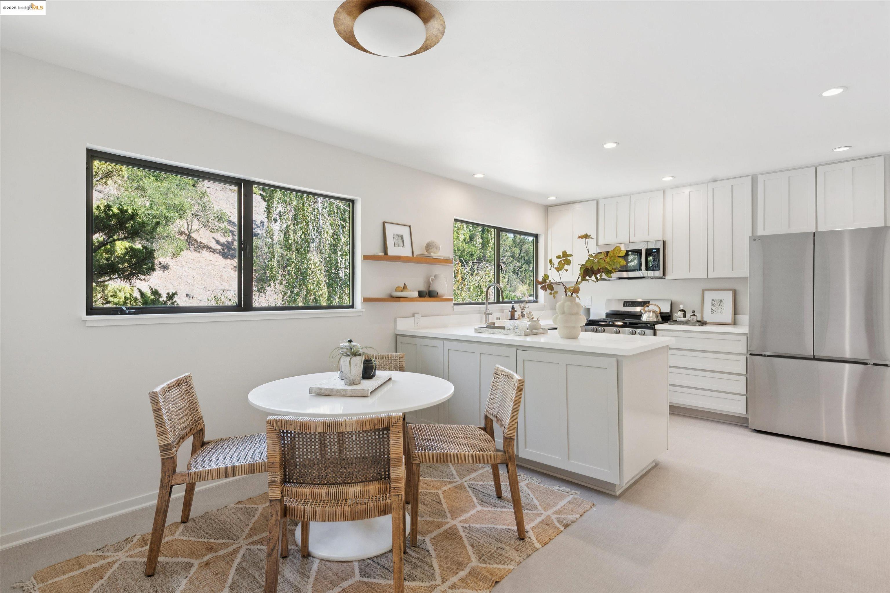 Detail Gallery Image 11 of 37 For 215 Crestmont Dr, Oakland,  CA 94619 - 3 Beds | 2/1 Baths