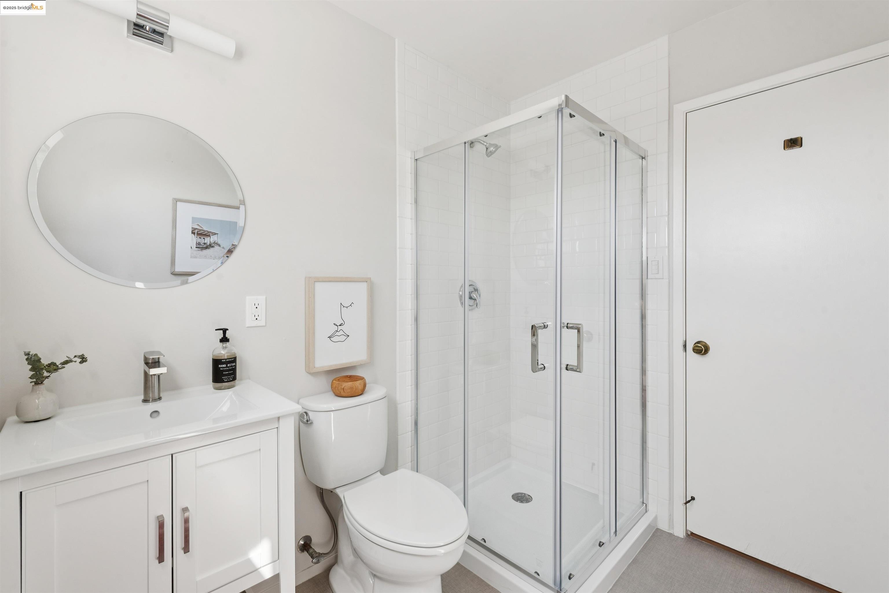 Detail Gallery Image 16 of 37 For 215 Crestmont Dr, Oakland,  CA 94619 - 3 Beds | 2/1 Baths