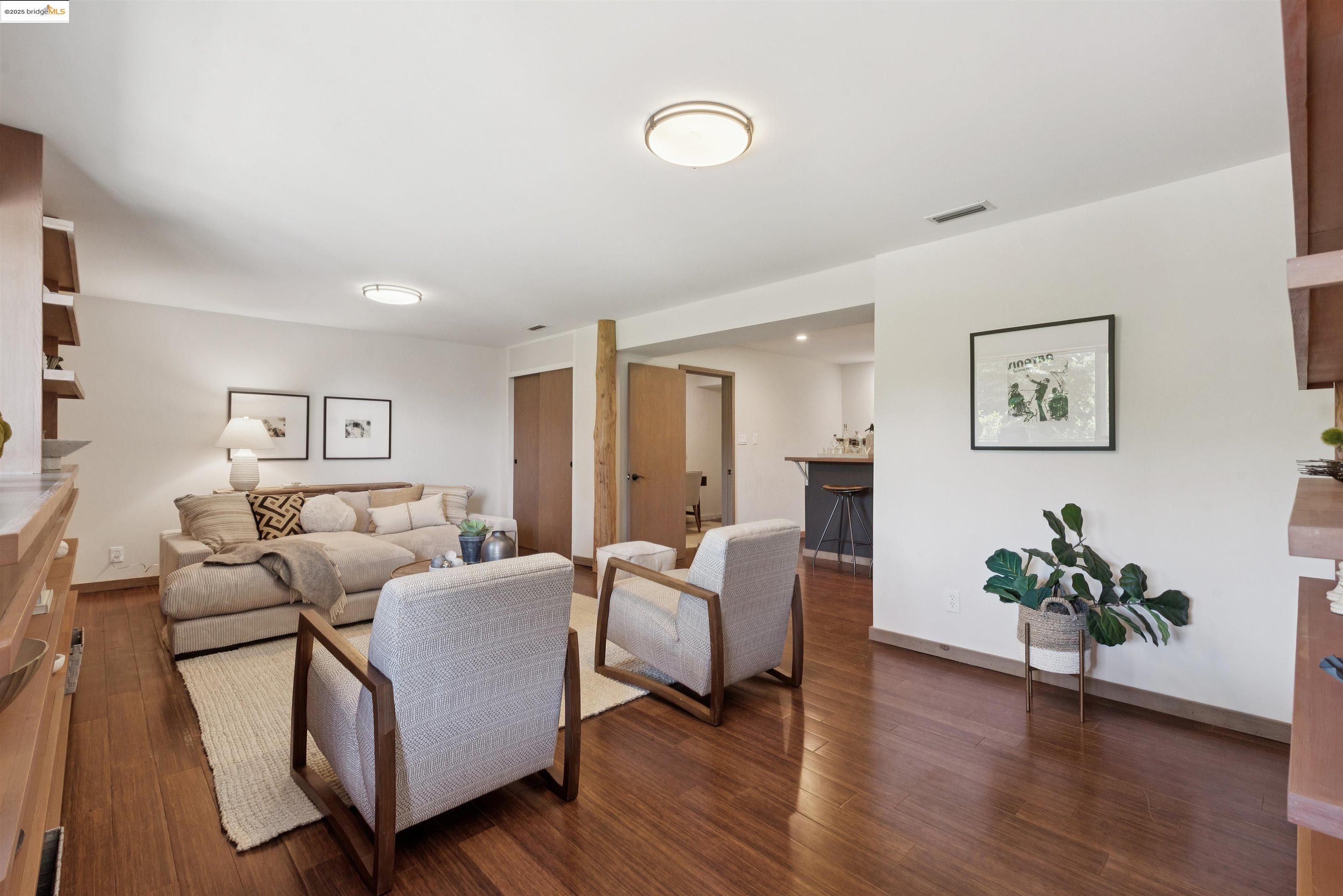 Detail Gallery Image 18 of 37 For 215 Crestmont Dr, Oakland,  CA 94619 - 3 Beds | 2/1 Baths