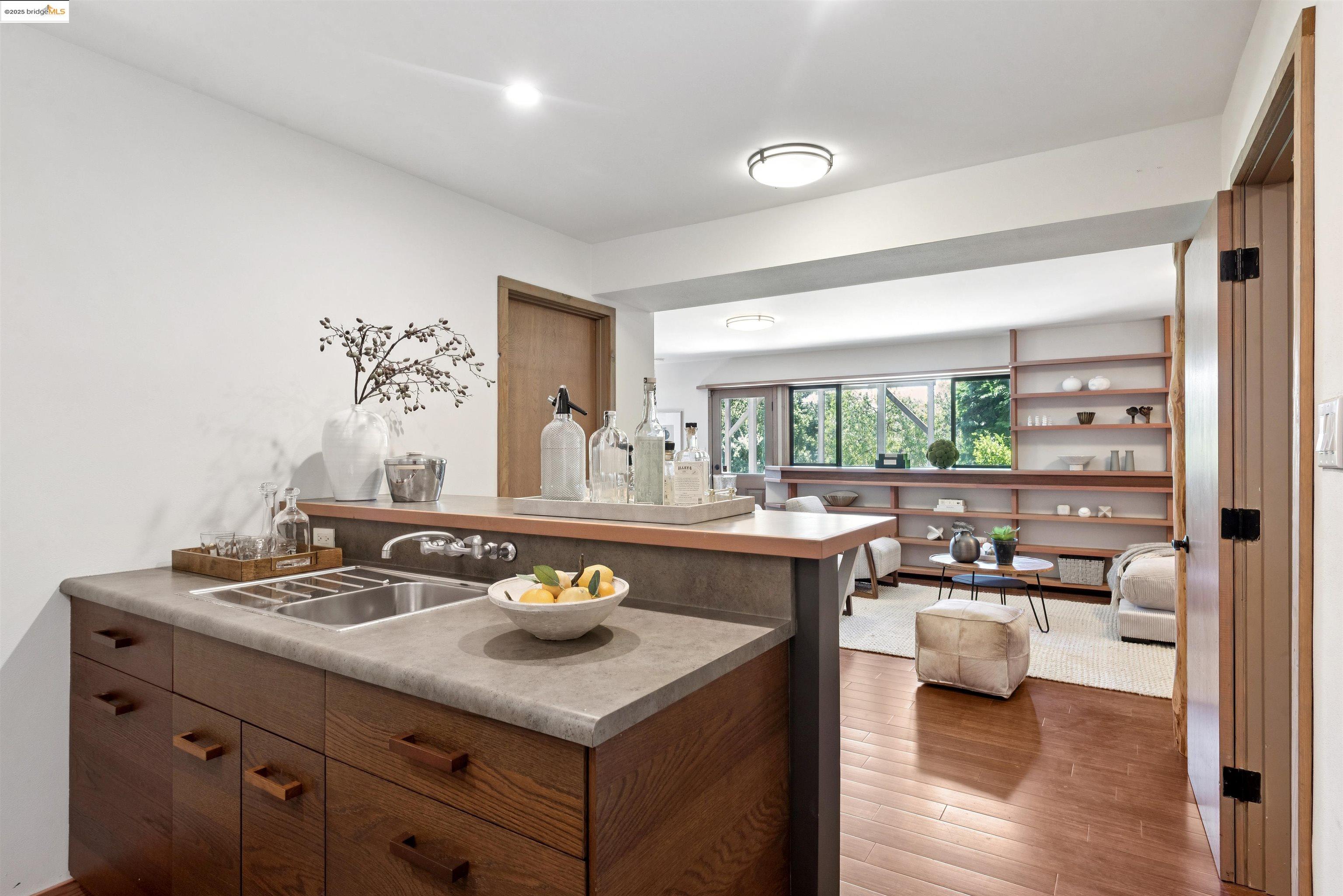 Detail Gallery Image 20 of 37 For 215 Crestmont Dr, Oakland,  CA 94619 - 3 Beds | 2/1 Baths