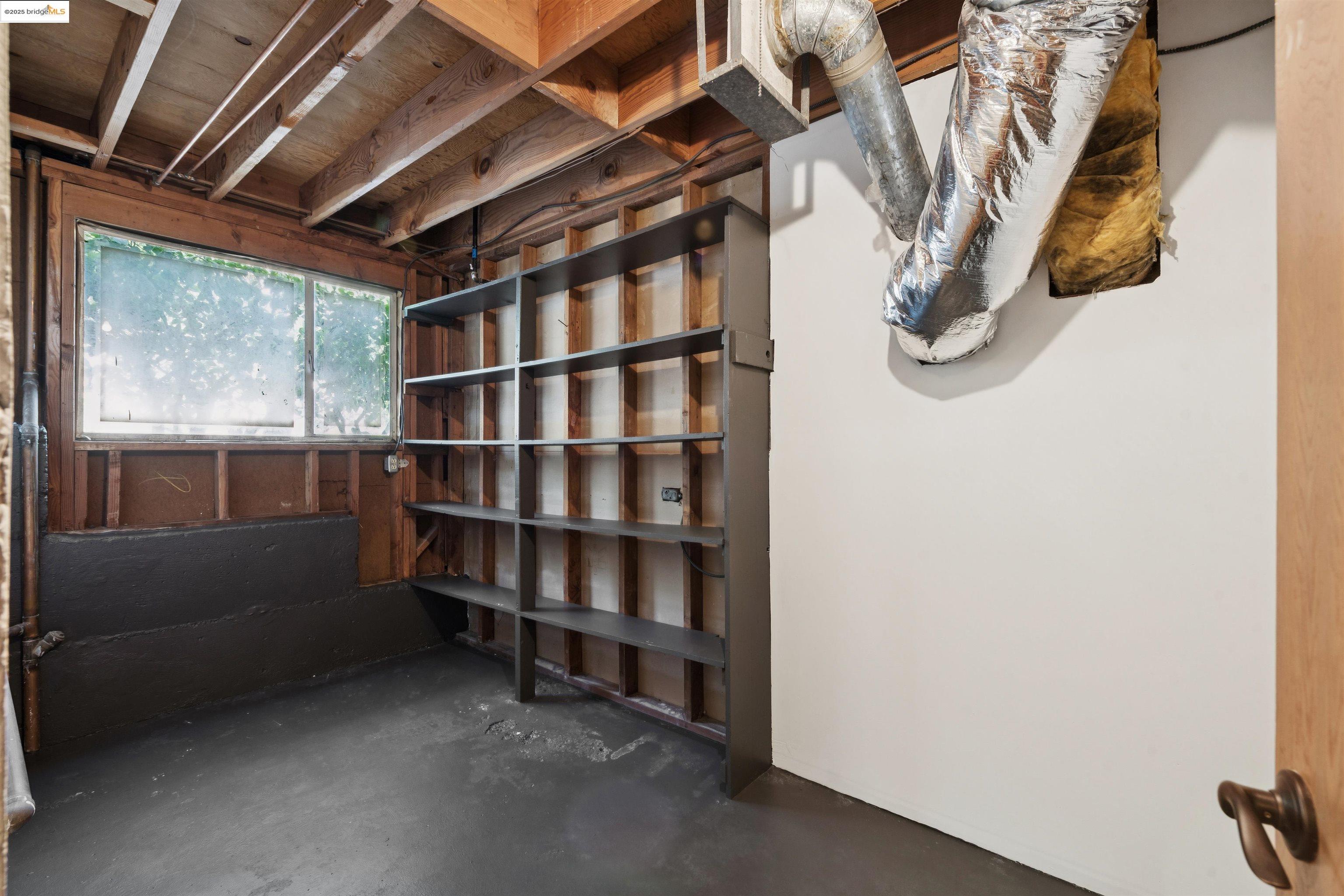 Detail Gallery Image 22 of 37 For 215 Crestmont Dr, Oakland,  CA 94619 - 3 Beds | 2/1 Baths
