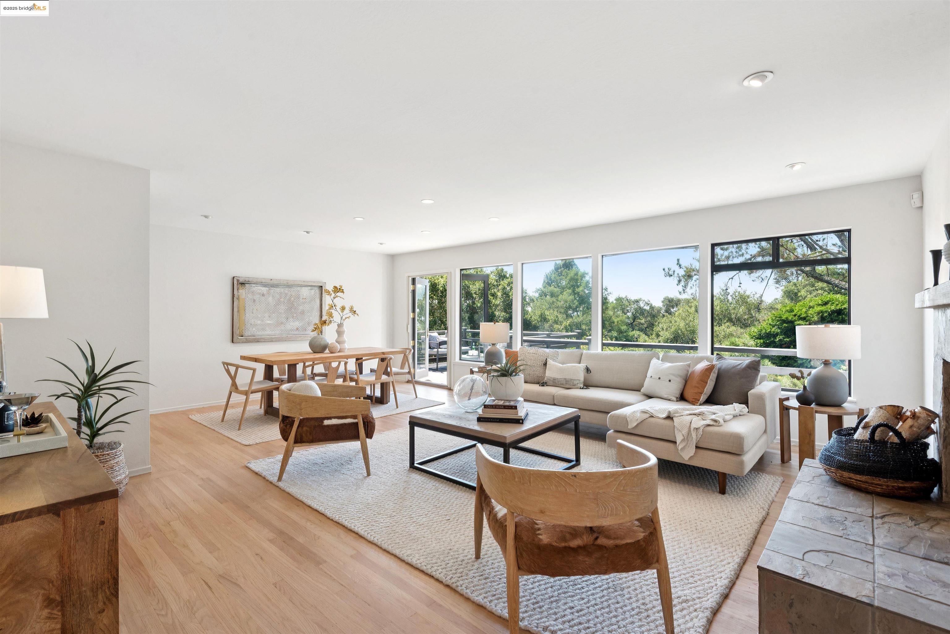 Detail Gallery Image 4 of 37 For 215 Crestmont Dr, Oakland,  CA 94619 - 3 Beds | 2/1 Baths