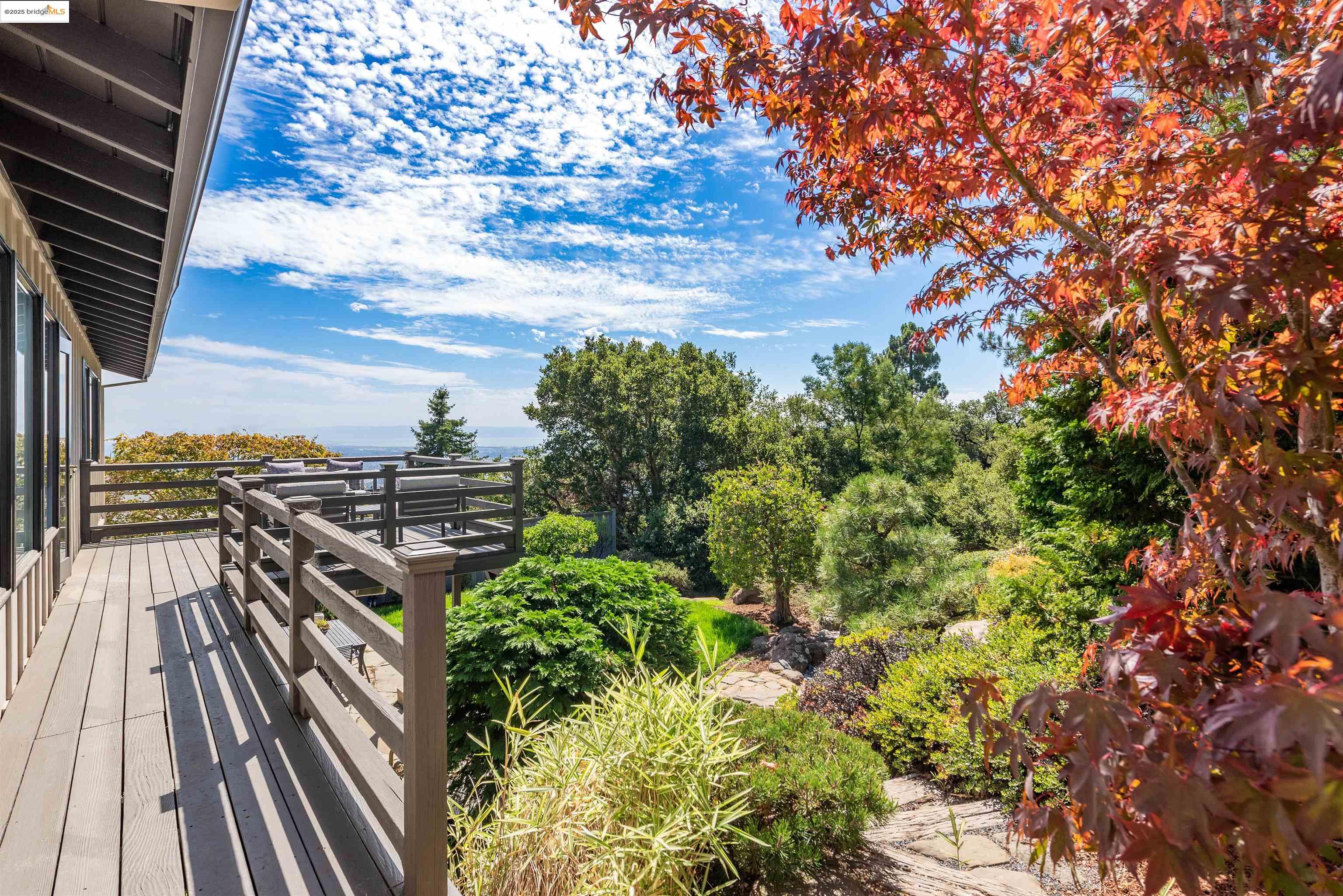 Detail Gallery Image 28 of 37 For 215 Crestmont Dr, Oakland,  CA 94619 - 3 Beds | 2/1 Baths