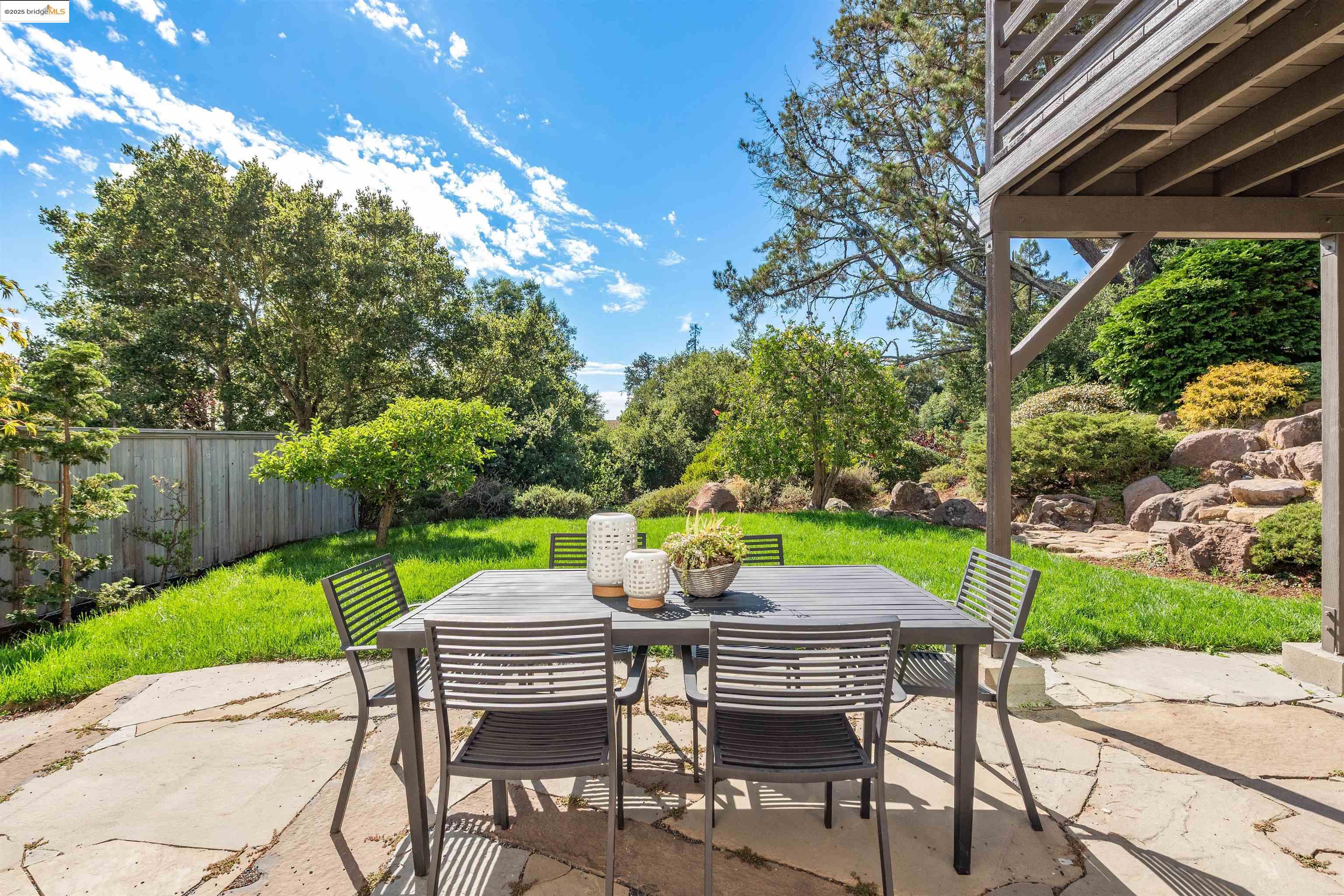 Detail Gallery Image 31 of 37 For 215 Crestmont Dr, Oakland,  CA 94619 - 3 Beds | 2/1 Baths