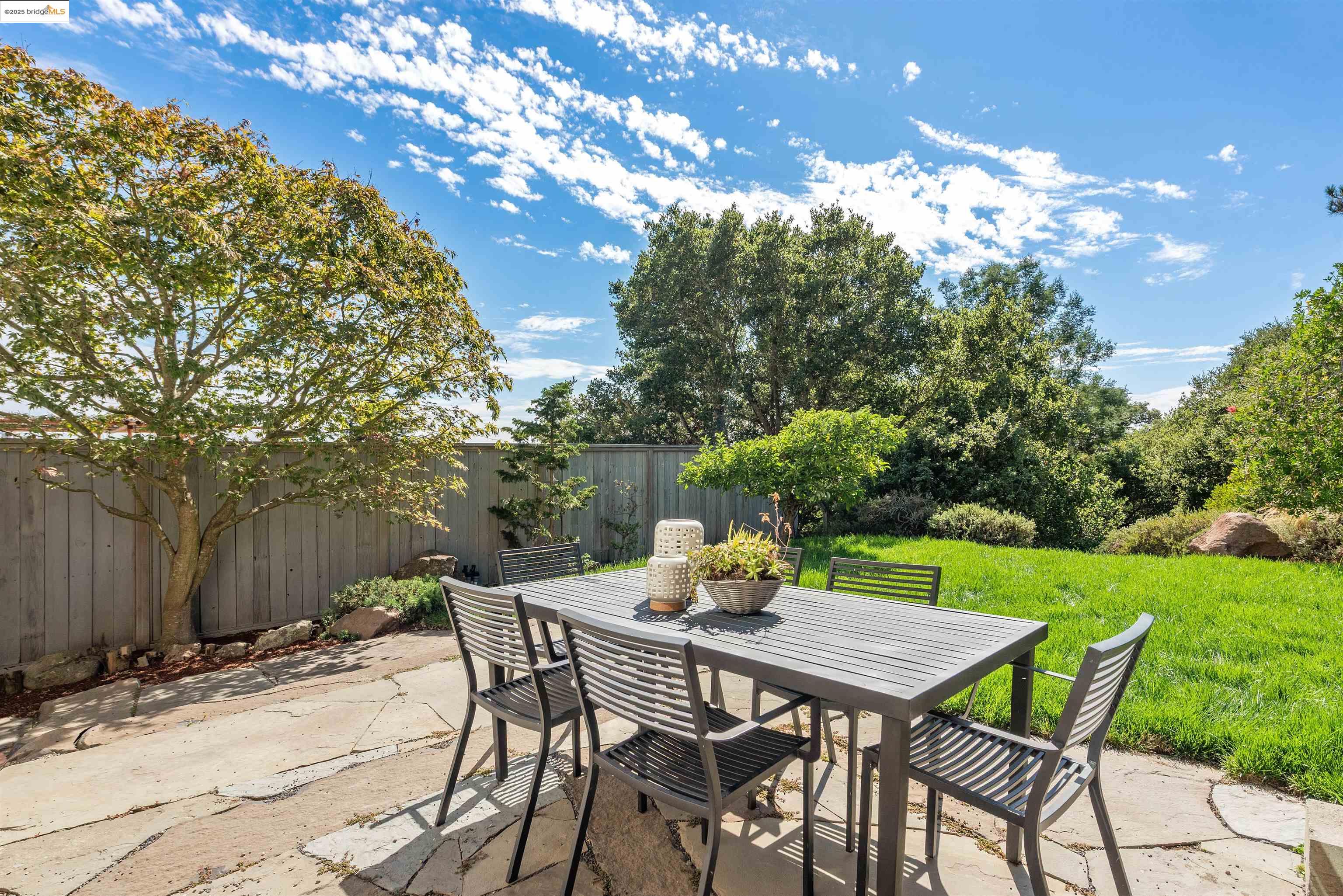 Detail Gallery Image 32 of 37 For 215 Crestmont Dr, Oakland,  CA 94619 - 3 Beds | 2/1 Baths