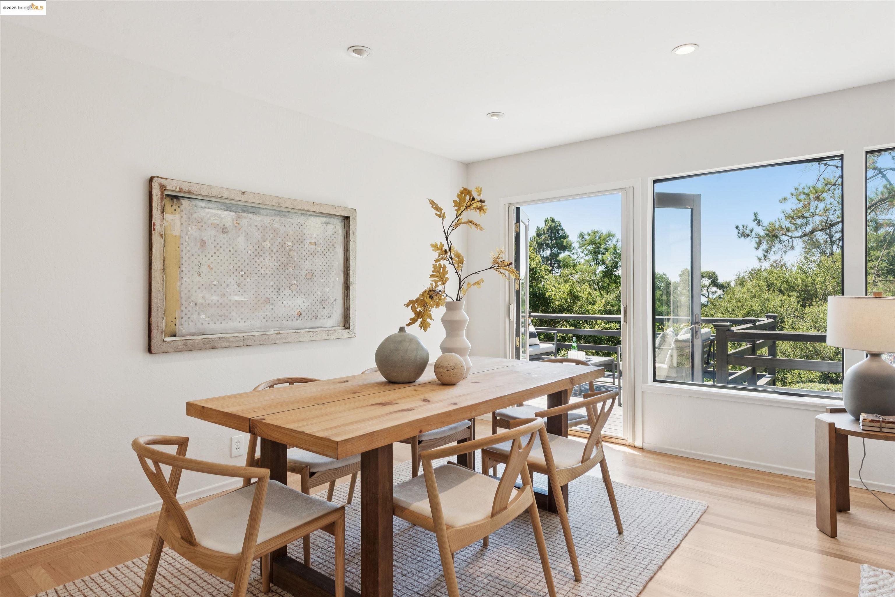 Detail Gallery Image 7 of 37 For 215 Crestmont Dr, Oakland,  CA 94619 - 3 Beds | 2/1 Baths