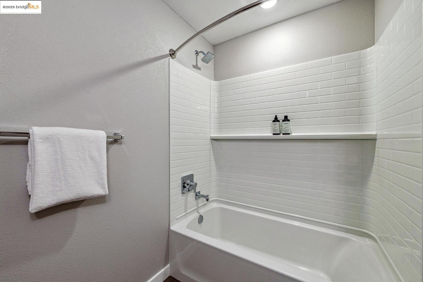 Detail Gallery Image 18 of 28 For 2400 Adeline St #303,  Oakland,  CA 94607 - 1 Beds | 1 Baths