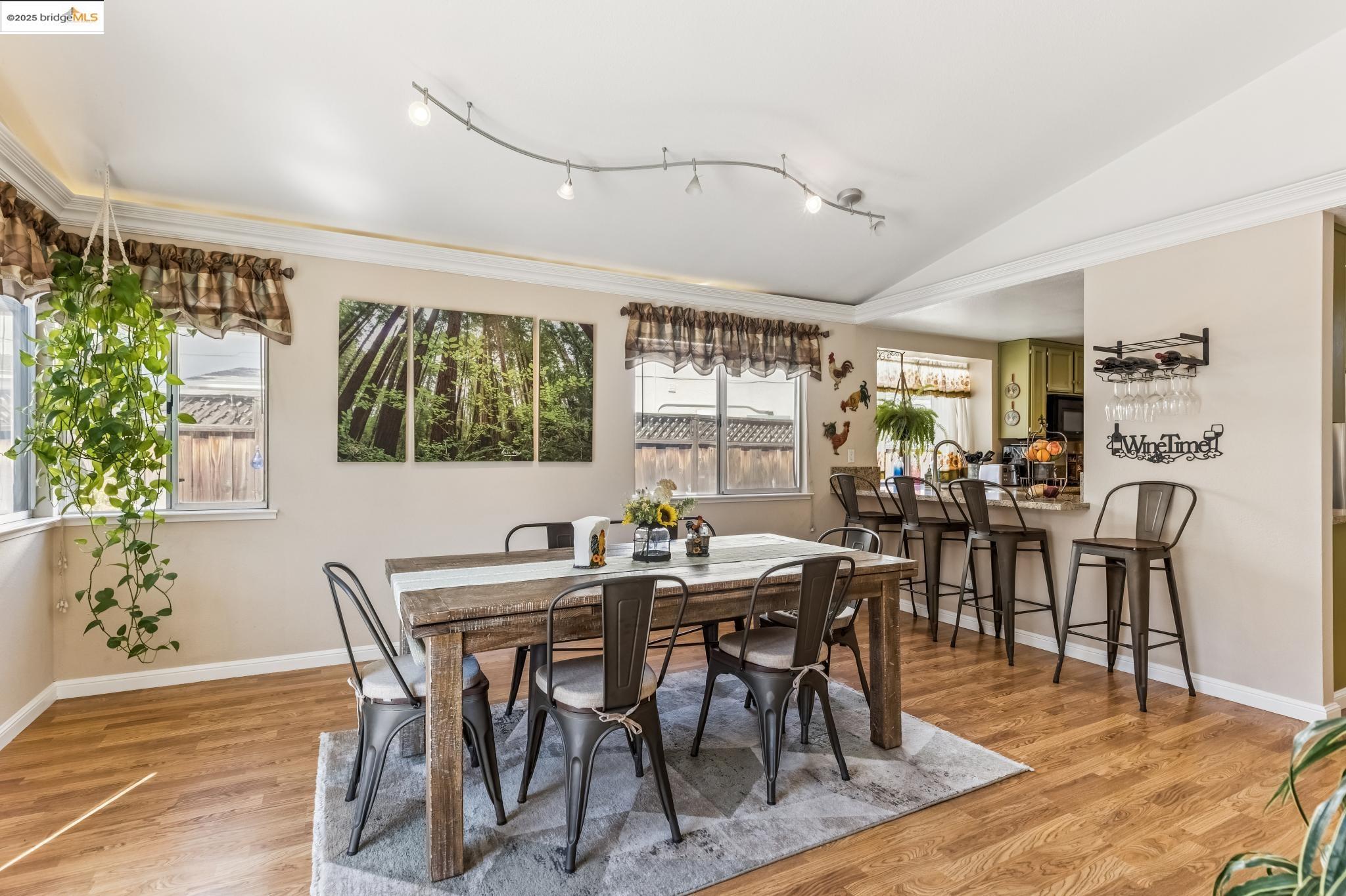 Detail Gallery Image 13 of 36 For 414 Danbury Cir, Vacaville,  CA 95687 - 4 Beds | 2 Baths