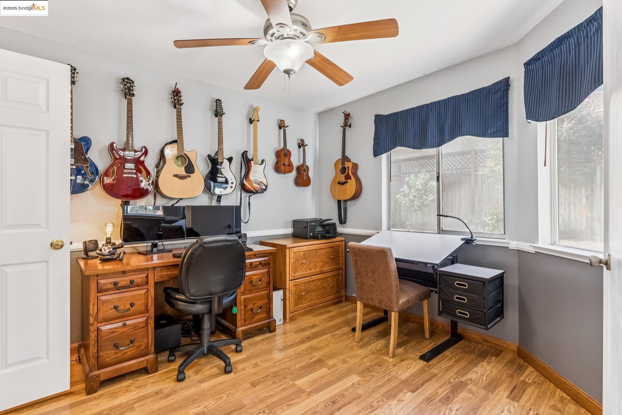 Detail Gallery Image 23 of 36 For 414 Danbury Cir, Vacaville,  CA 95687 - 4 Beds | 2 Baths