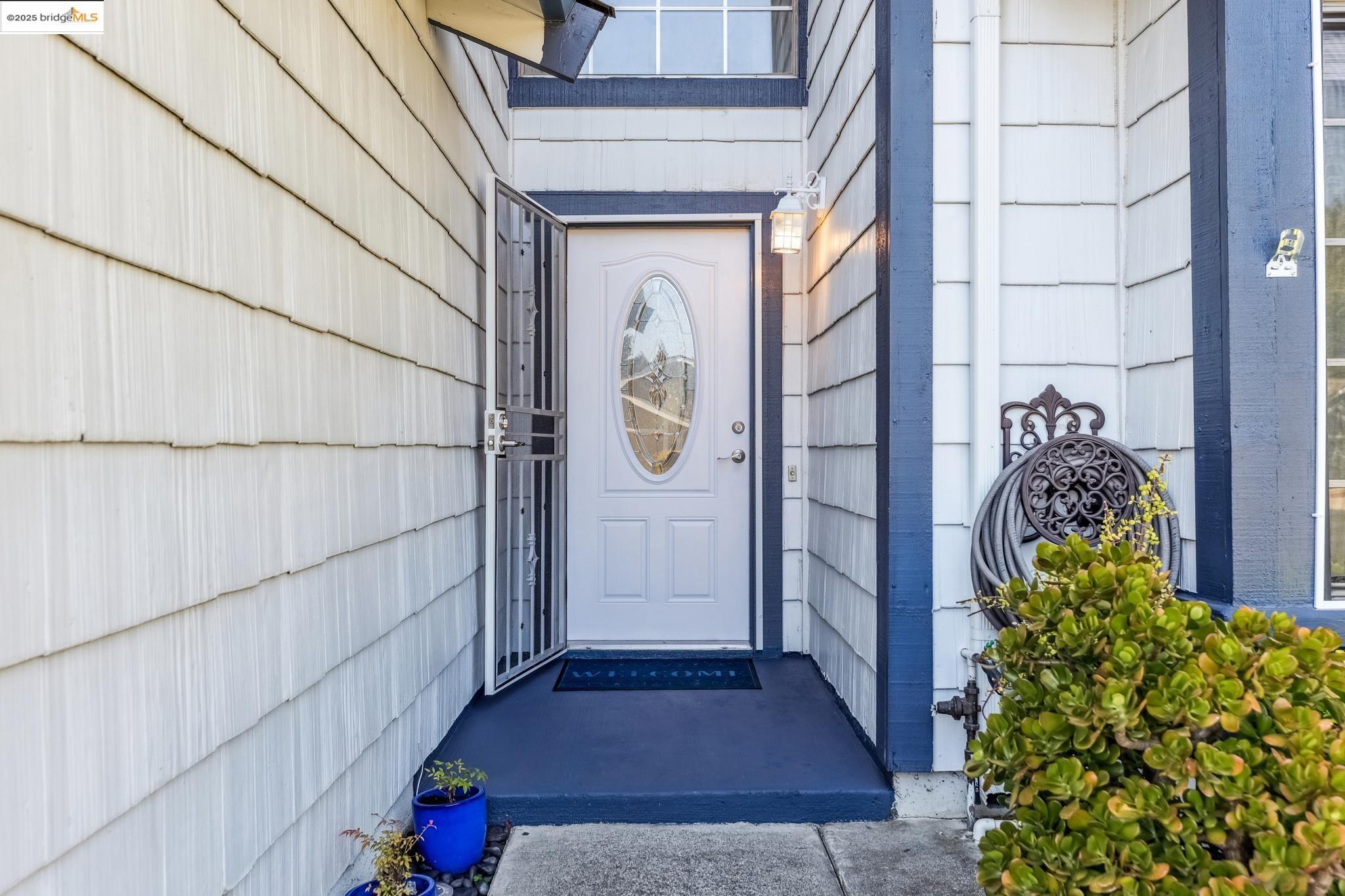 Detail Gallery Image 4 of 36 For 414 Danbury Cir, Vacaville,  CA 95687 - 4 Beds | 2 Baths