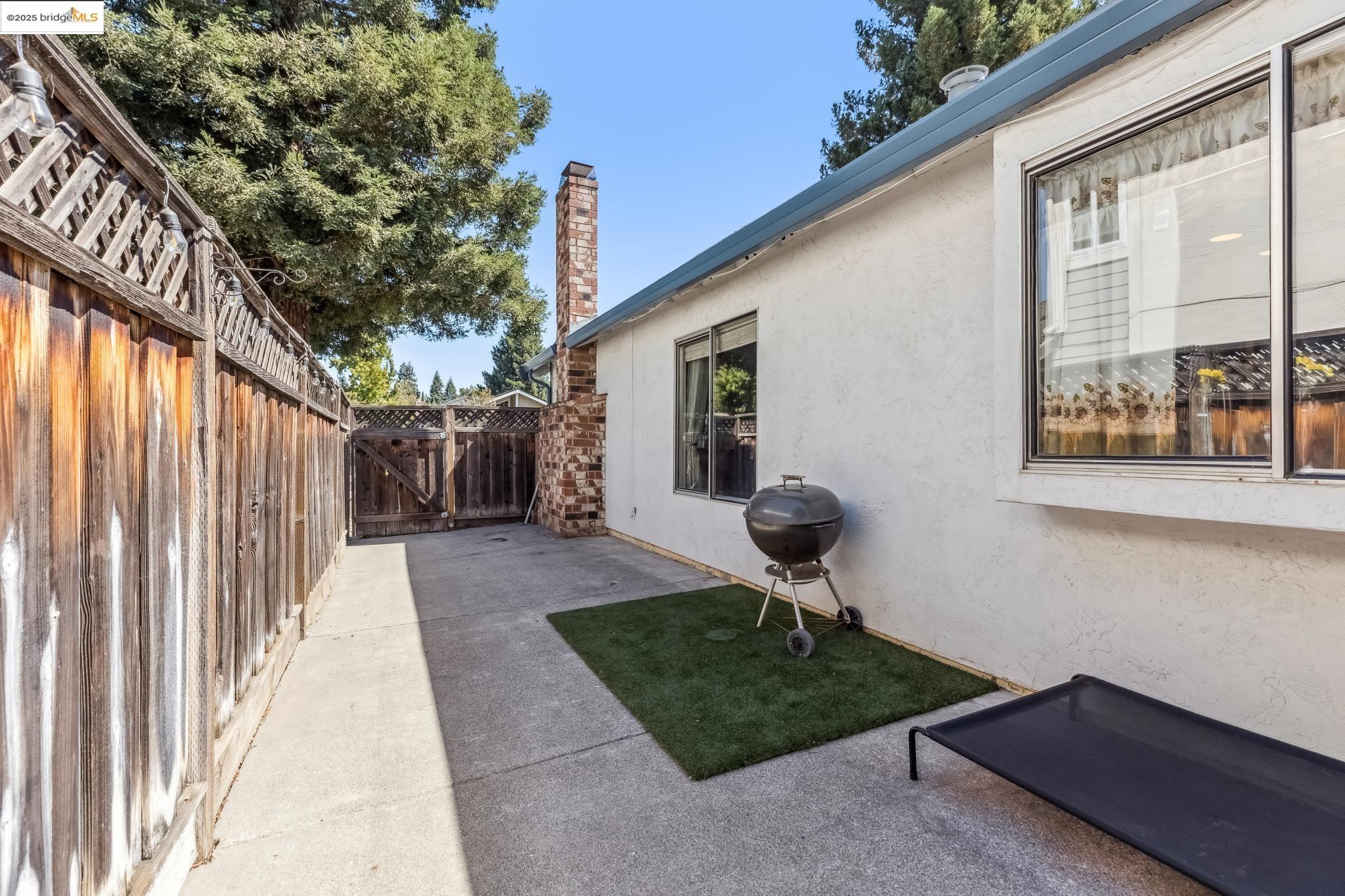 Detail Gallery Image 31 of 36 For 414 Danbury Cir, Vacaville,  CA 95687 - 4 Beds | 2 Baths