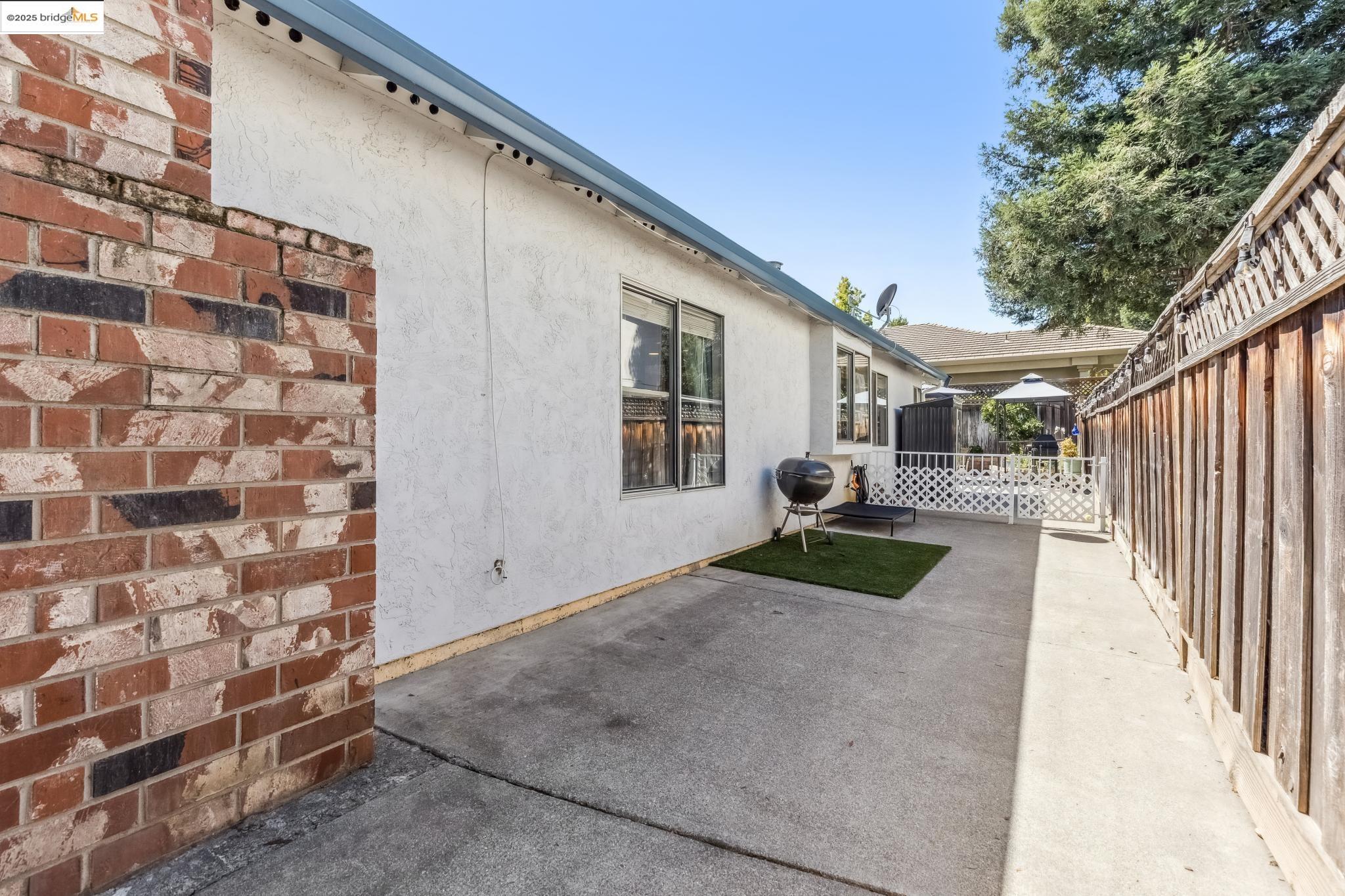 Detail Gallery Image 32 of 36 For 414 Danbury Cir, Vacaville,  CA 95687 - 4 Beds | 2 Baths