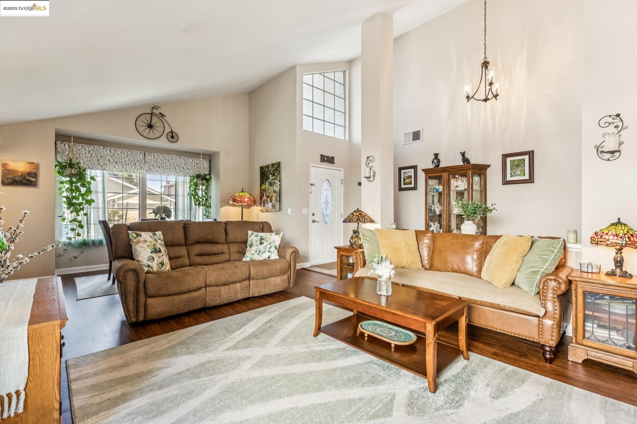 Detail Gallery Image 7 of 36 For 414 Danbury Cir, Vacaville,  CA 95687 - 4 Beds | 2 Baths