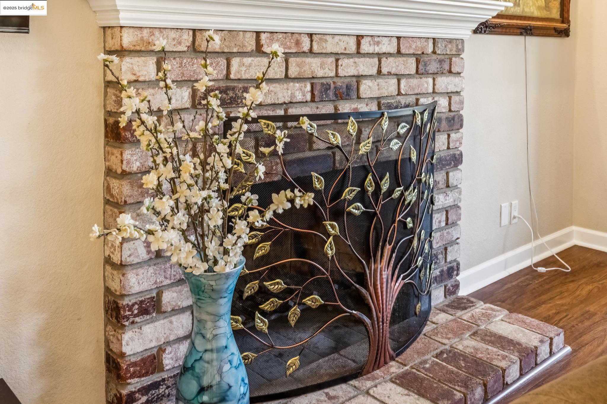 Detail Gallery Image 9 of 36 For 414 Danbury Cir, Vacaville,  CA 95687 - 4 Beds | 2 Baths