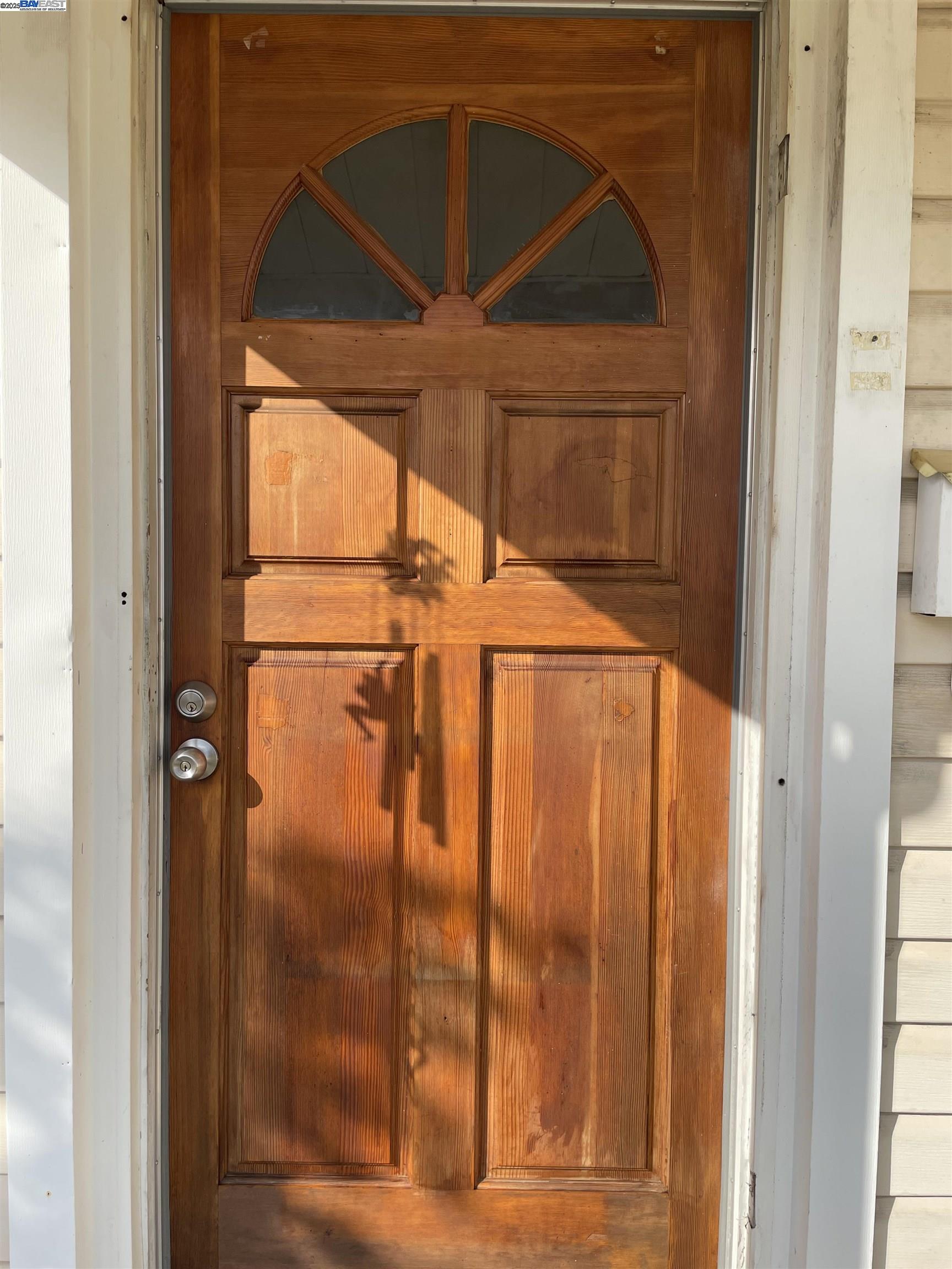 Detail Gallery Image 3 of 8 For 17069 via Chiquita, San Lorenzo,  CA 94580-2718 - 2 Beds | 1 Baths
