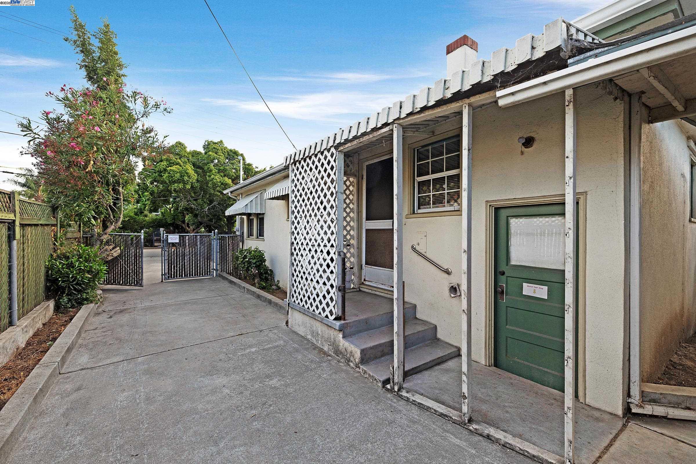Detail Gallery Image 21 of 27 For 860 Medford Ave, Hayward,  CA 94541 - 2 Beds | 1 Baths