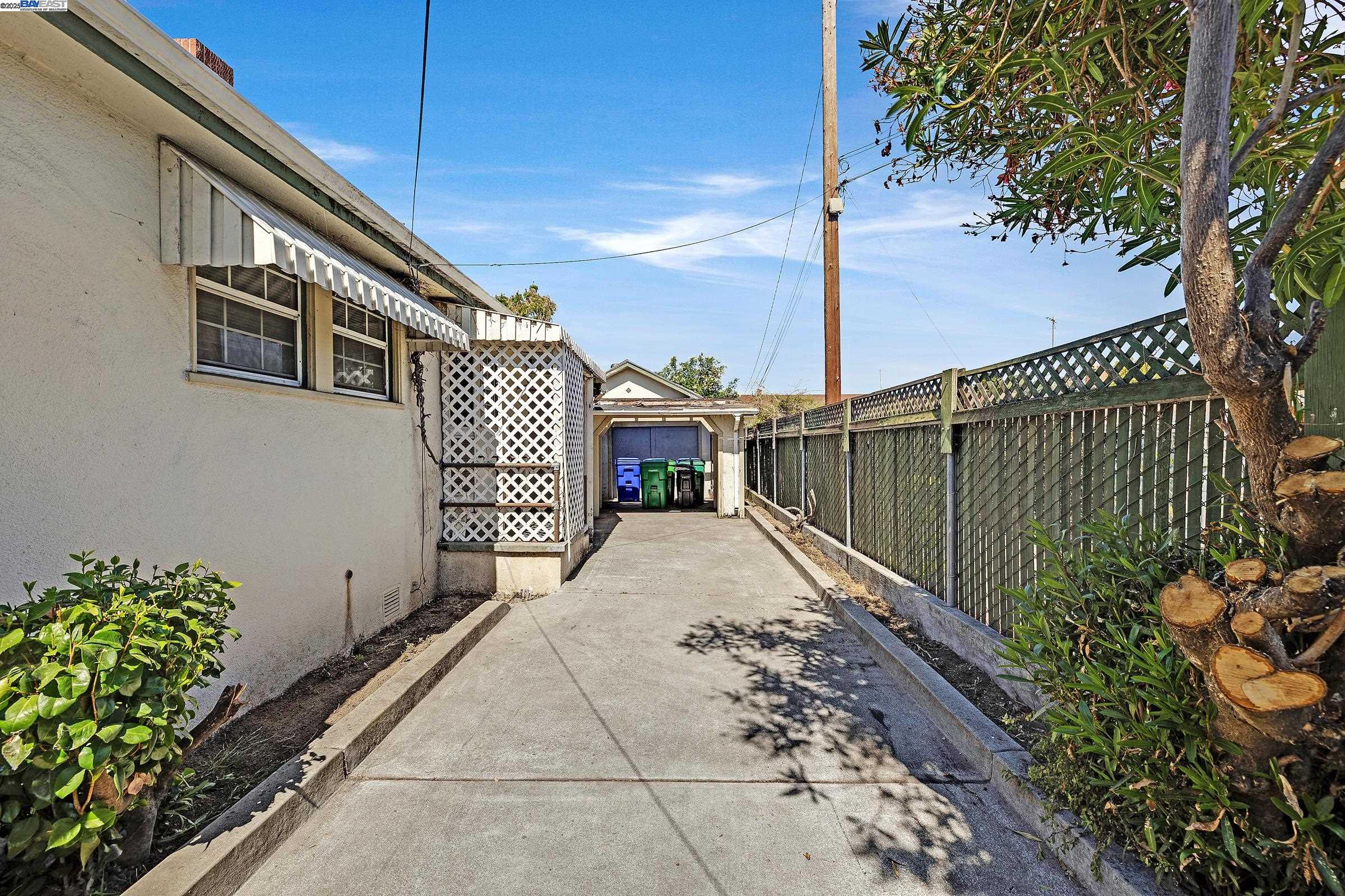 Detail Gallery Image 22 of 27 For 860 Medford Ave, Hayward,  CA 94541 - 2 Beds | 1 Baths