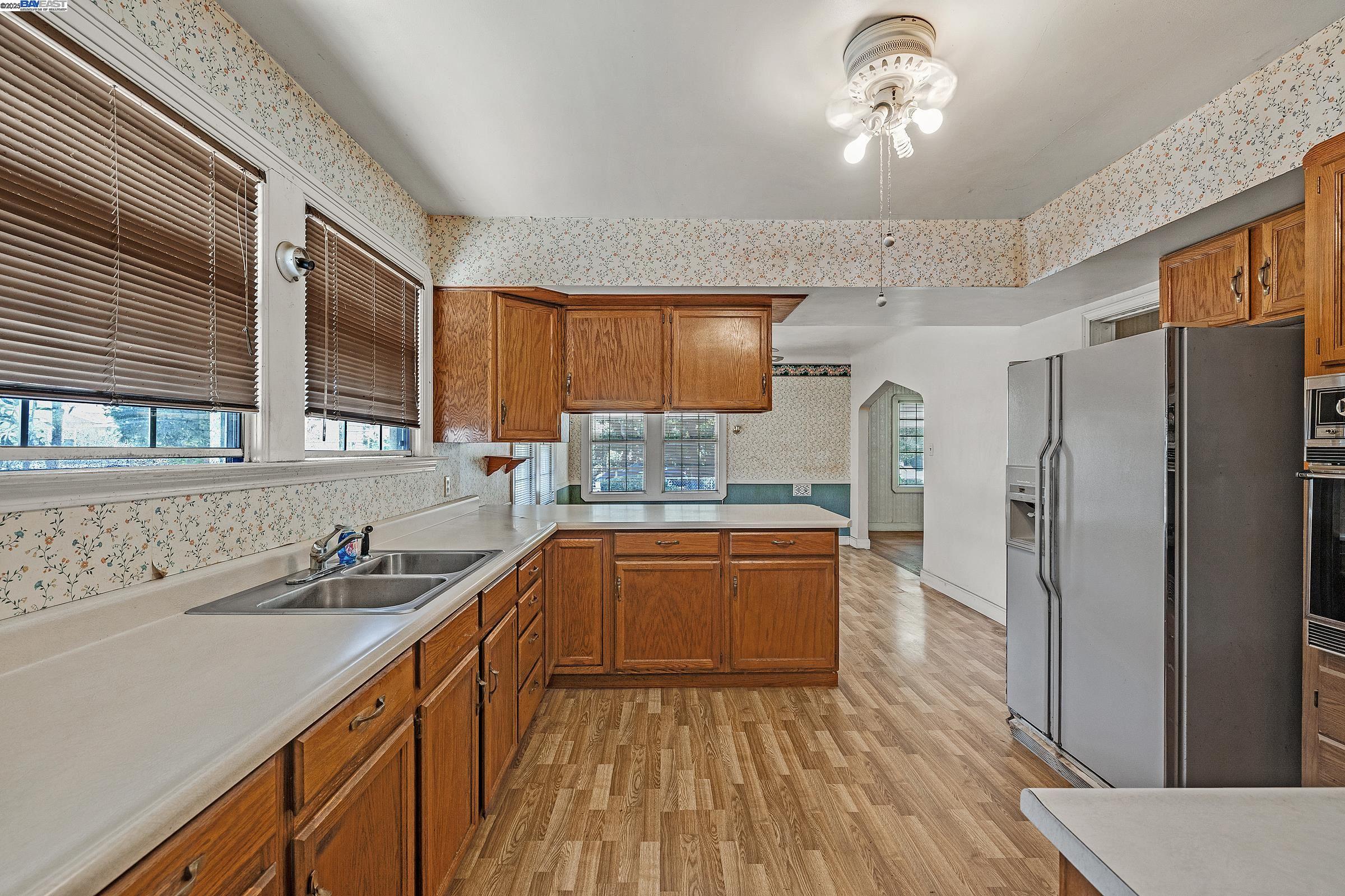 Detail Gallery Image 8 of 27 For 860 Medford Ave, Hayward,  CA 94541 - 2 Beds | 1 Baths