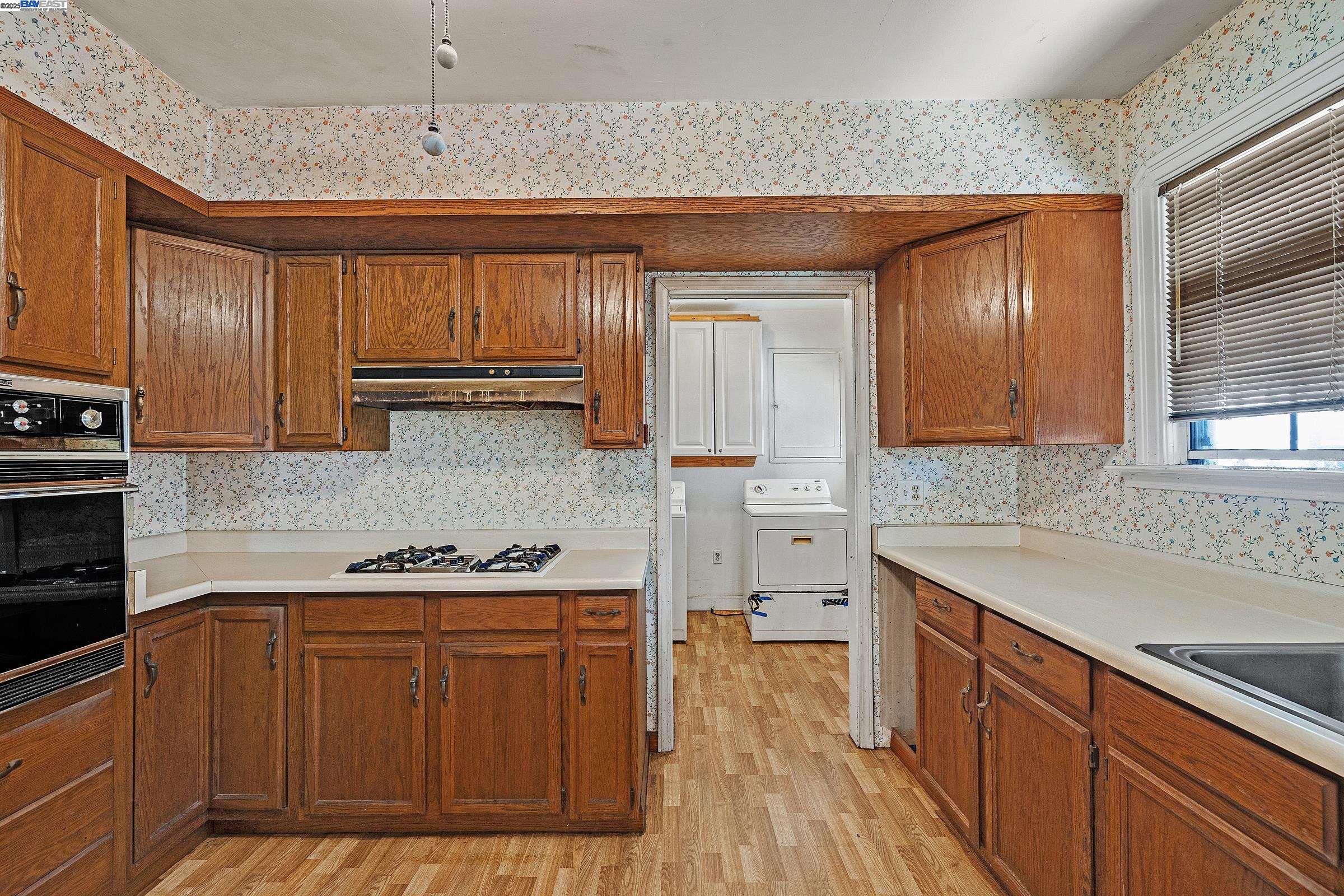 Detail Gallery Image 9 of 27 For 860 Medford Ave, Hayward,  CA 94541 - 2 Beds | 1 Baths