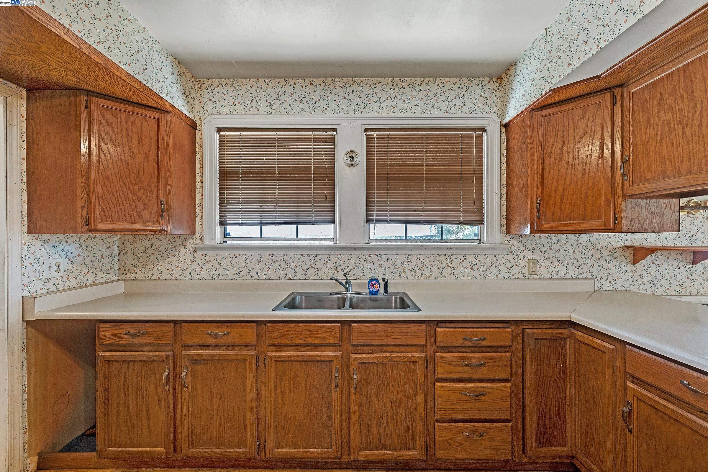 Detail Gallery Image 10 of 27 For 860 Medford Ave, Hayward,  CA 94541 - 2 Beds | 1 Baths