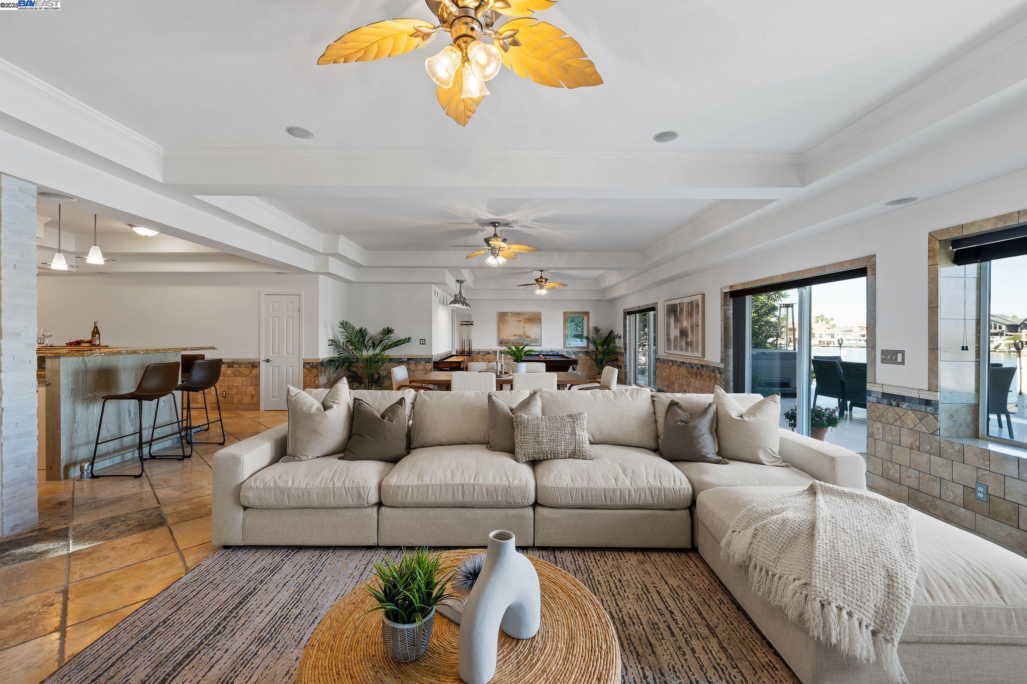 Detail Gallery Image 13 of 58 For 5763 Drakes Dr, Discovery Bay,  CA 94505-8381 - 6 Beds | 4 Baths