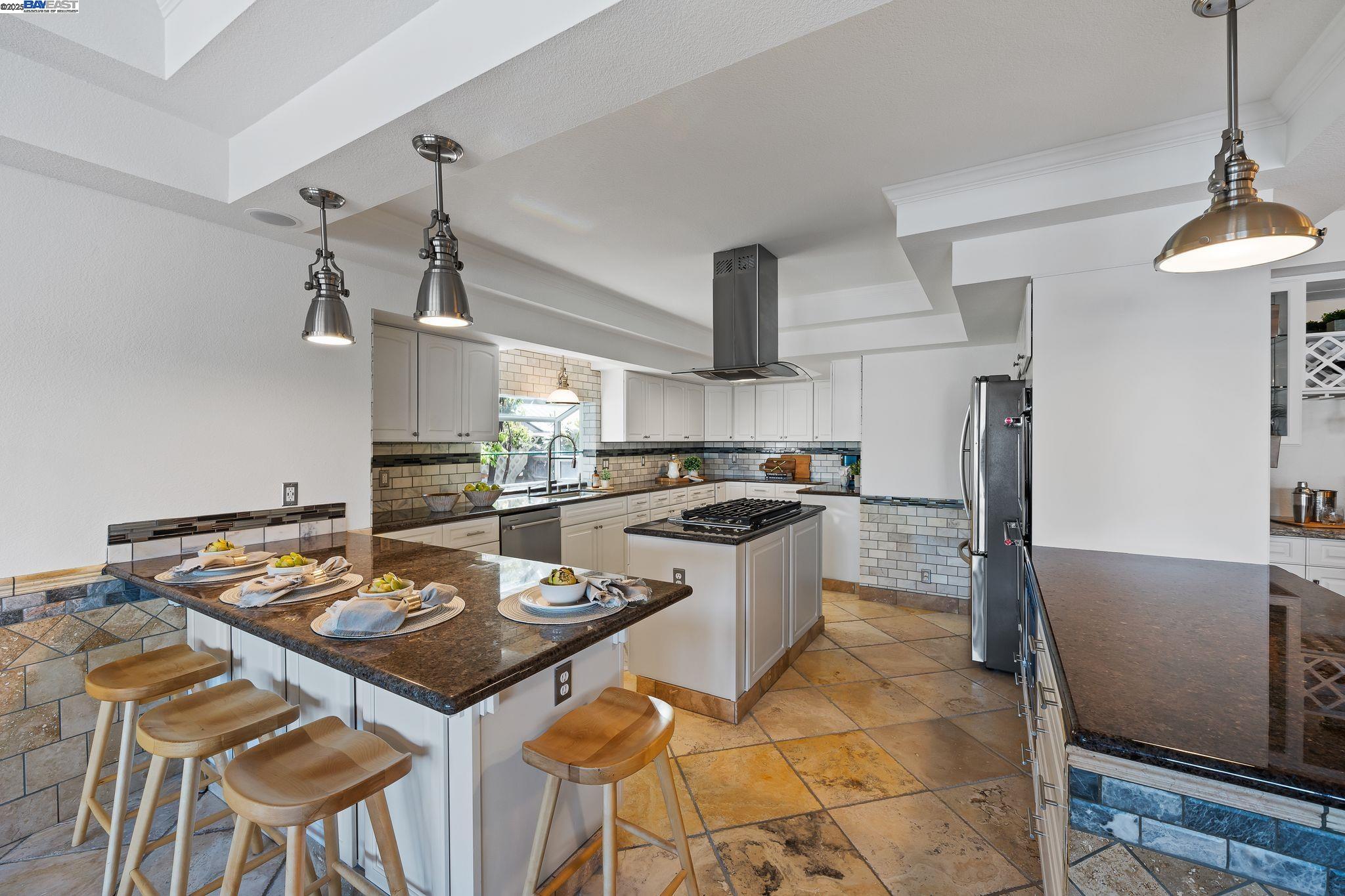 Detail Gallery Image 15 of 58 For 5763 Drakes Dr, Discovery Bay,  CA 94505-8381 - 6 Beds | 4 Baths