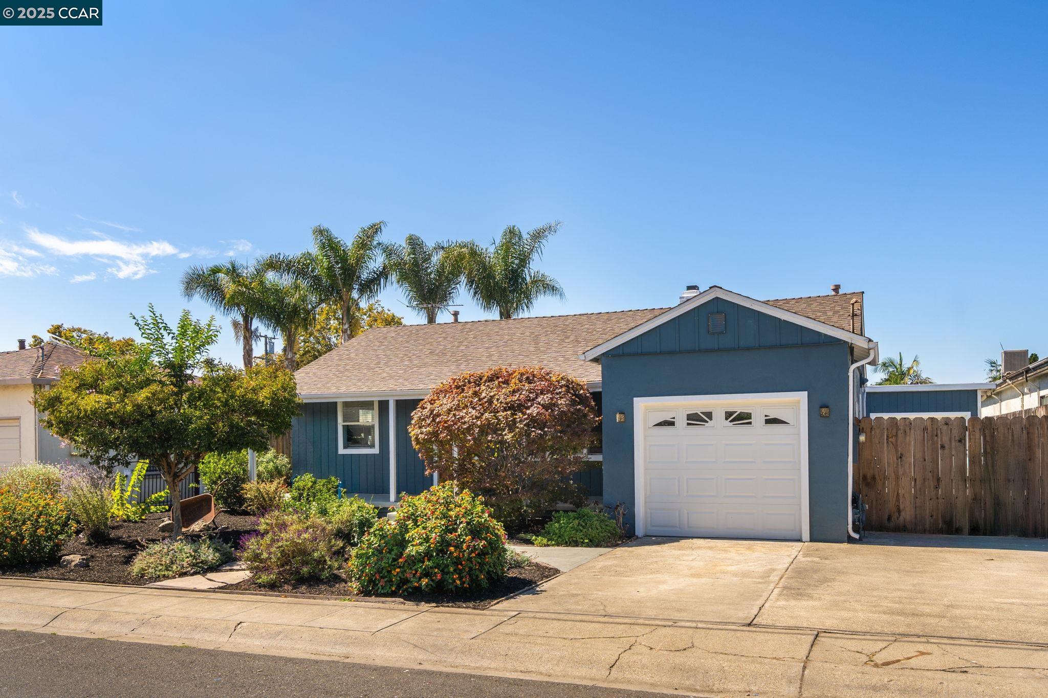 Detail Gallery Image 2 of 45 For 15009 Kesterson St, San Leandro,  CA 94579 - 2 Beds | 1/1 Baths