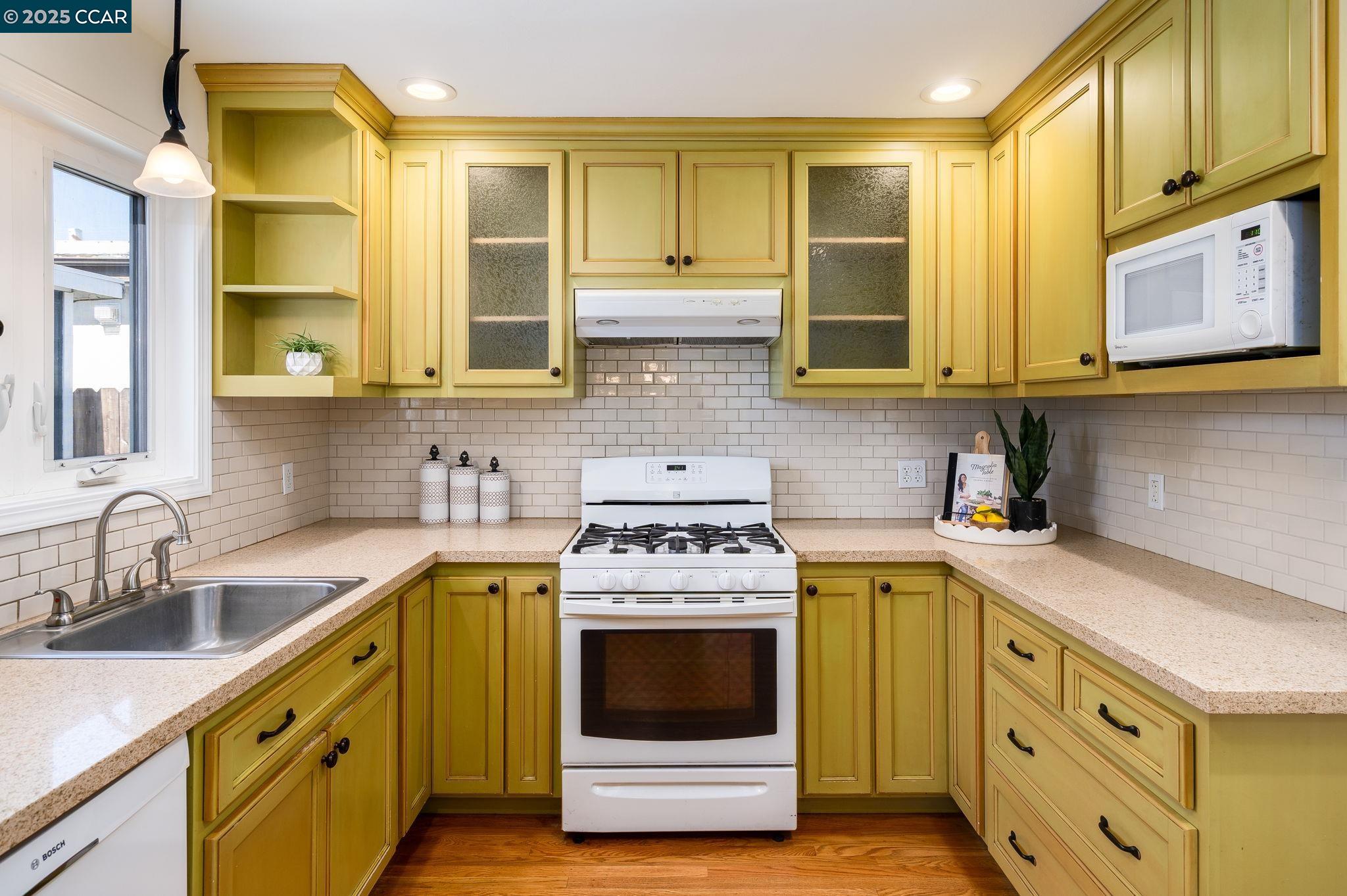 Detail Gallery Image 11 of 45 For 15009 Kesterson St, San Leandro,  CA 94579 - 2 Beds | 1/1 Baths