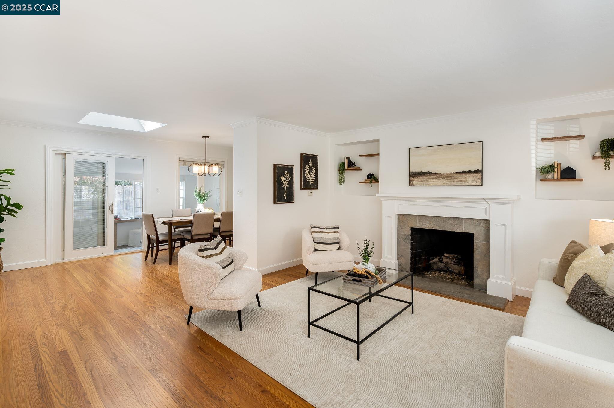 Detail Gallery Image 4 of 45 For 15009 Kesterson St, San Leandro,  CA 94579 - 2 Beds | 1/1 Baths