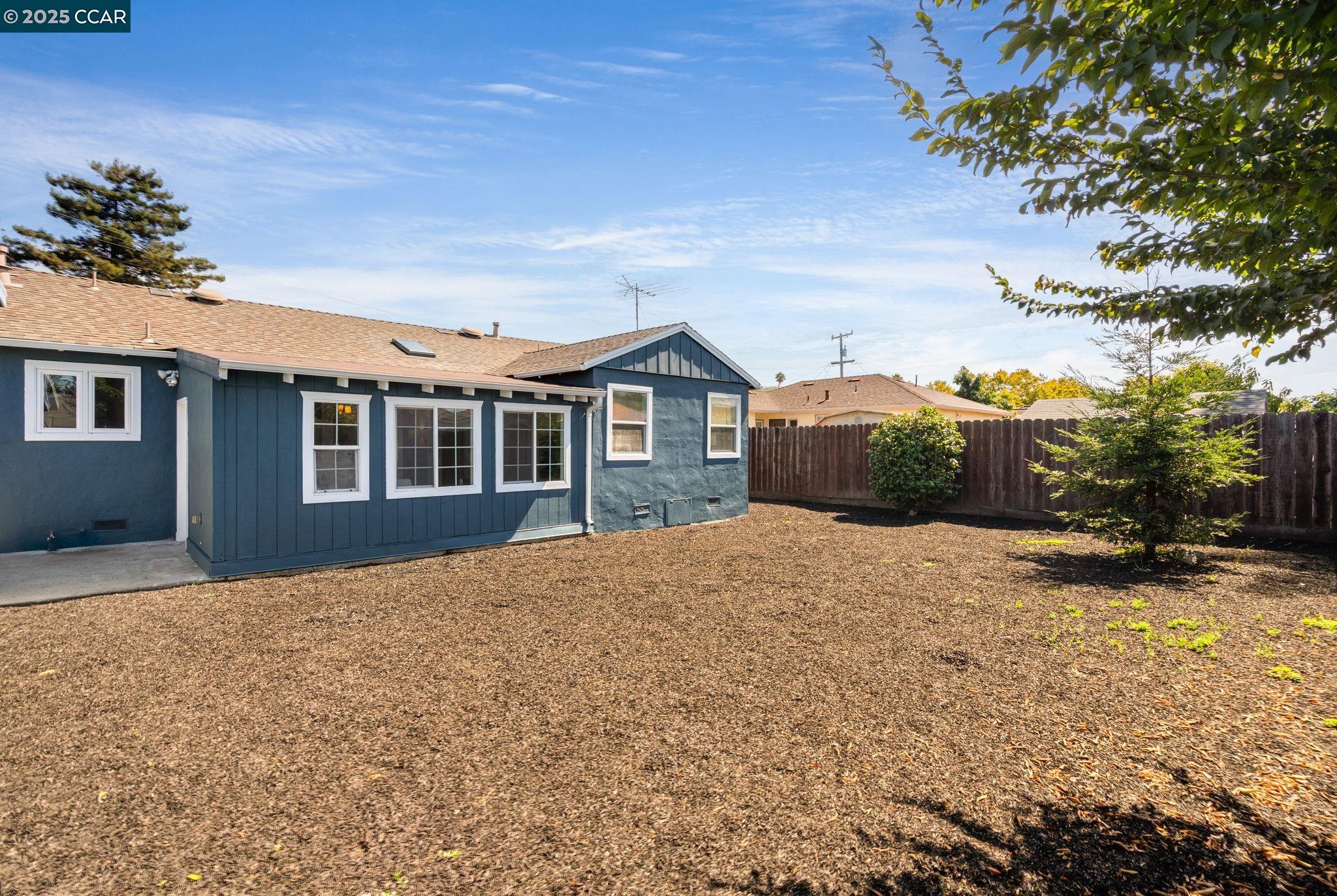 Detail Gallery Image 33 of 45 For 15009 Kesterson St, San Leandro,  CA 94579 - 2 Beds | 1/1 Baths