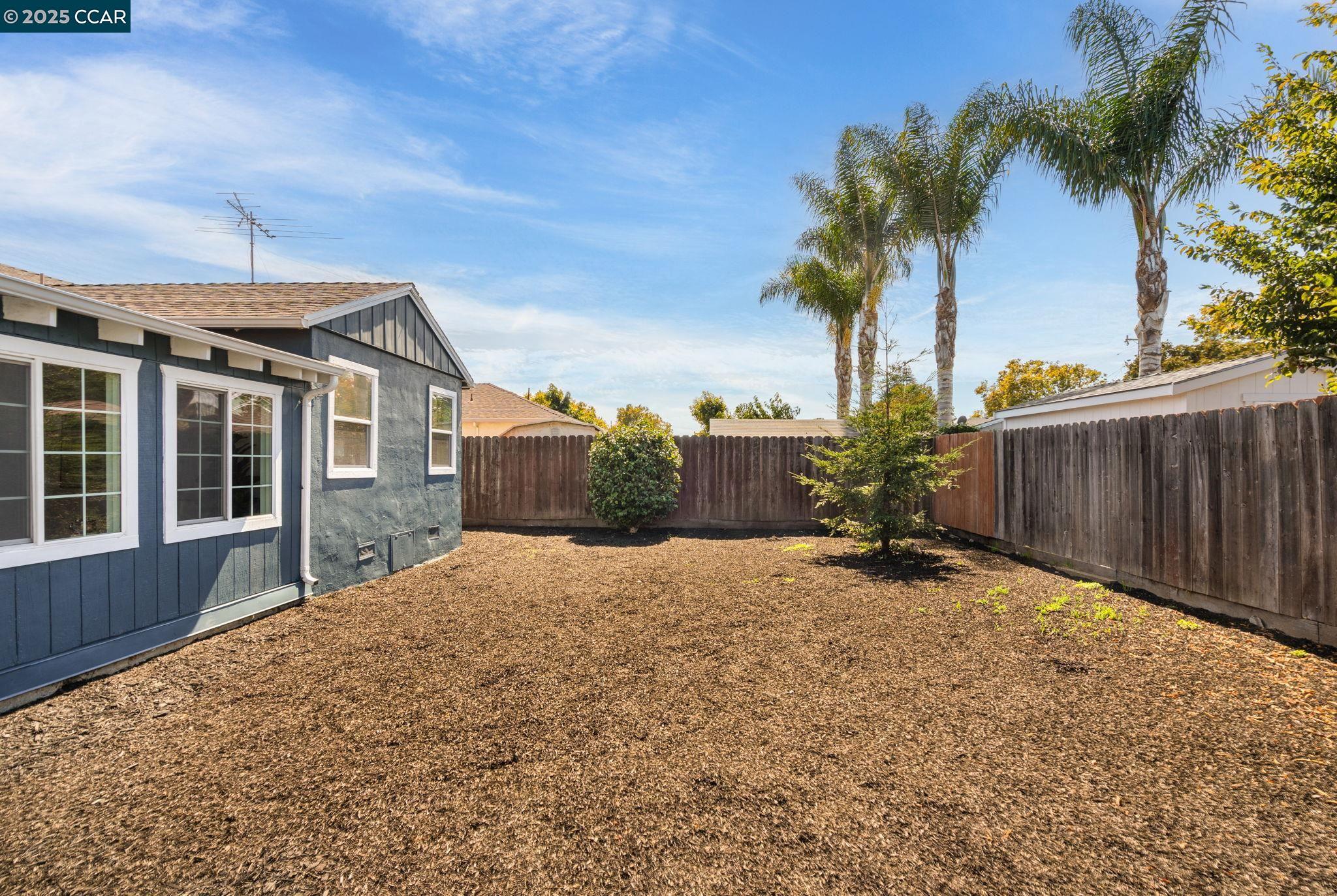Detail Gallery Image 35 of 45 For 15009 Kesterson St, San Leandro,  CA 94579 - 2 Beds | 1/1 Baths