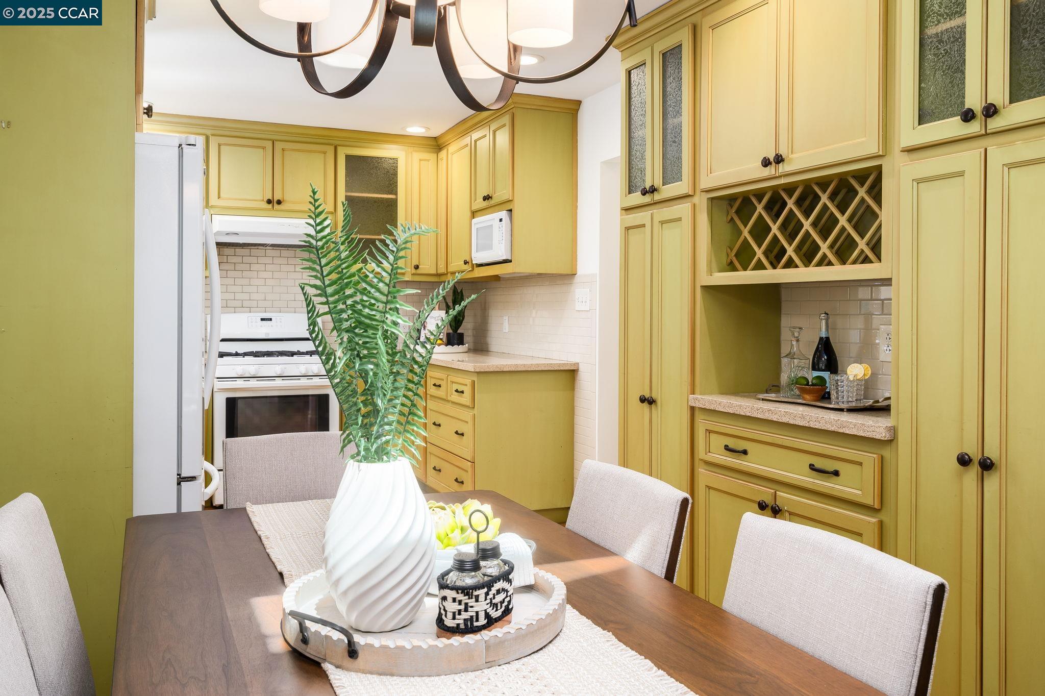 Detail Gallery Image 10 of 45 For 15009 Kesterson St, San Leandro,  CA 94579 - 2 Beds | 1/1 Baths