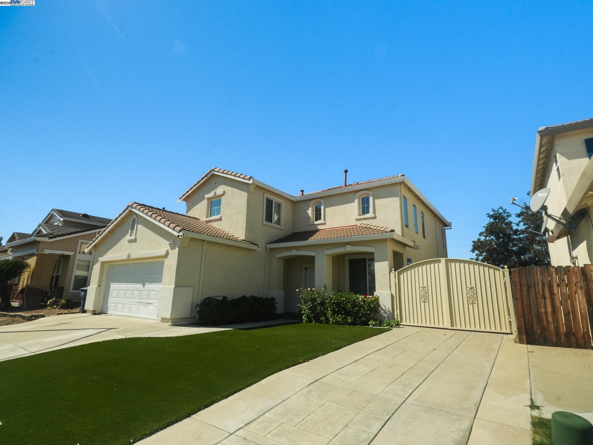 Detail Gallery Image 2 of 42 For 1654 Gloria Circle, Tracy,  CA 95377-7205 - 4 Beds | 3 Baths