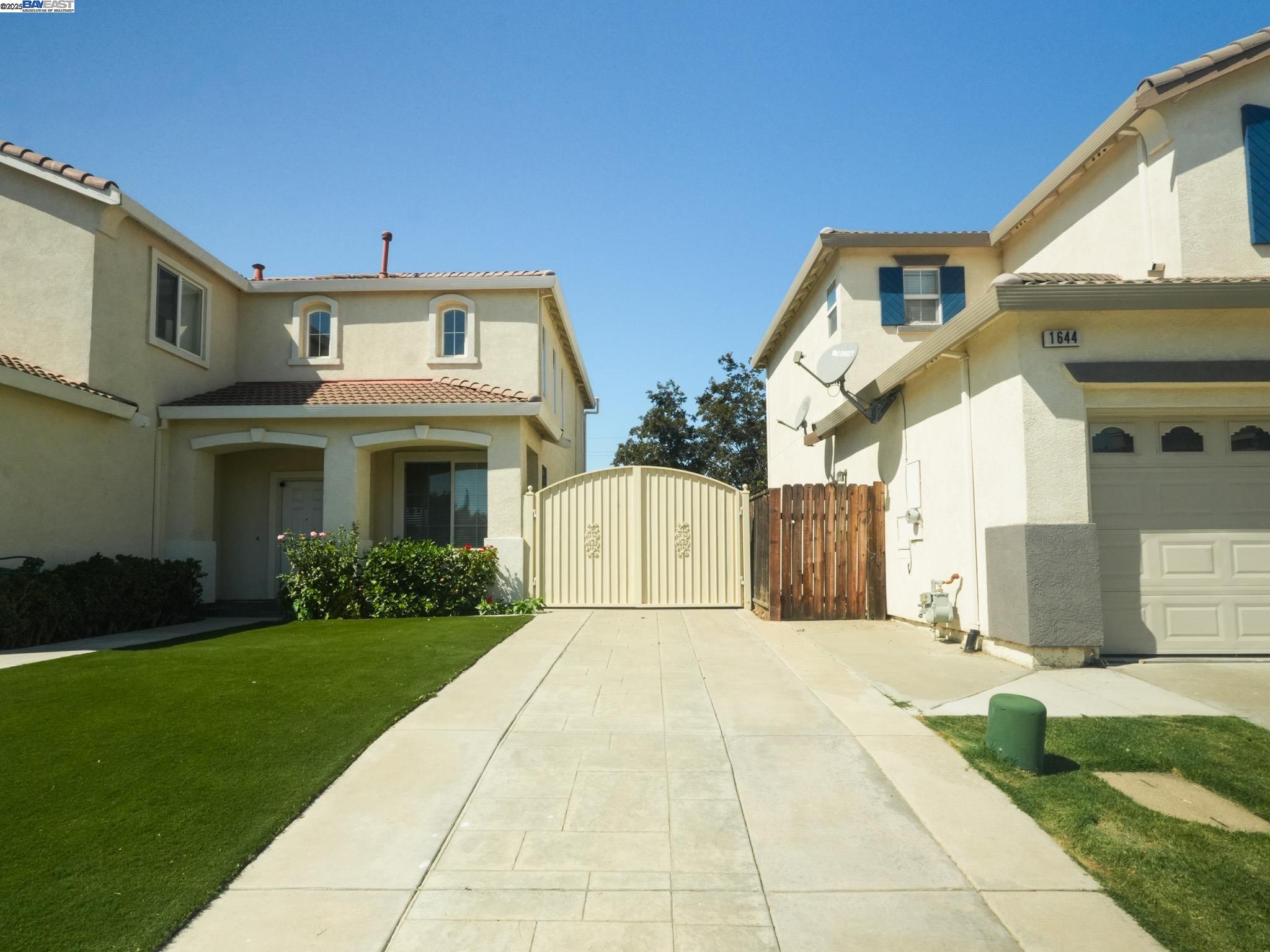 Detail Gallery Image 3 of 42 For 1654 Gloria Circle, Tracy,  CA 95377-7205 - 4 Beds | 3 Baths