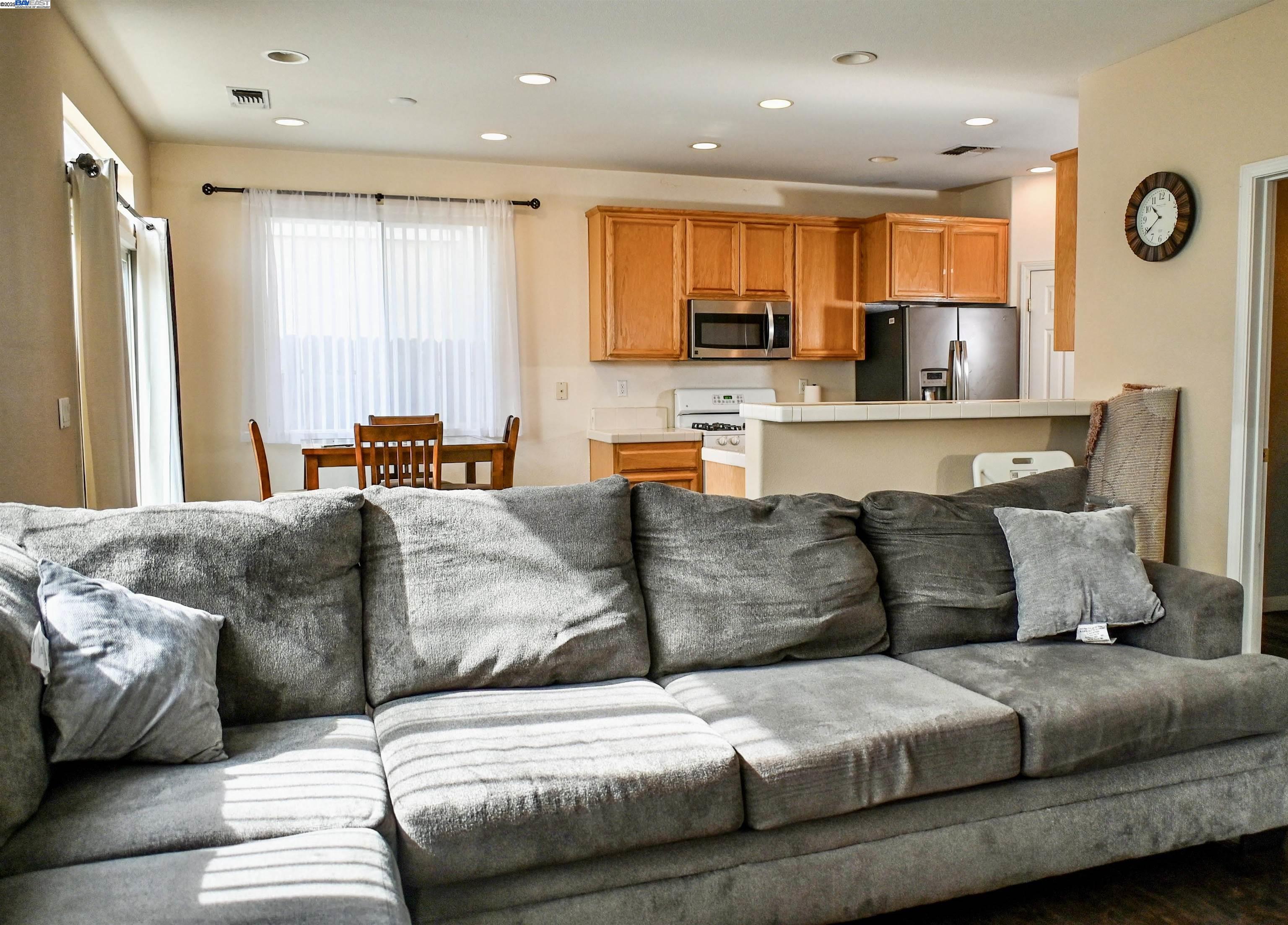 Detail Gallery Image 8 of 19 For 2359 Bayless Way, Sacramento,  CA 95835 - 3 Beds | 2/1 Baths
