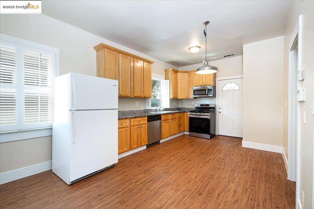 Detail Gallery Image 4 of 13 For 2615 34th Ave, Oakland,  CA 94601 - 2 Beds | 1 Baths