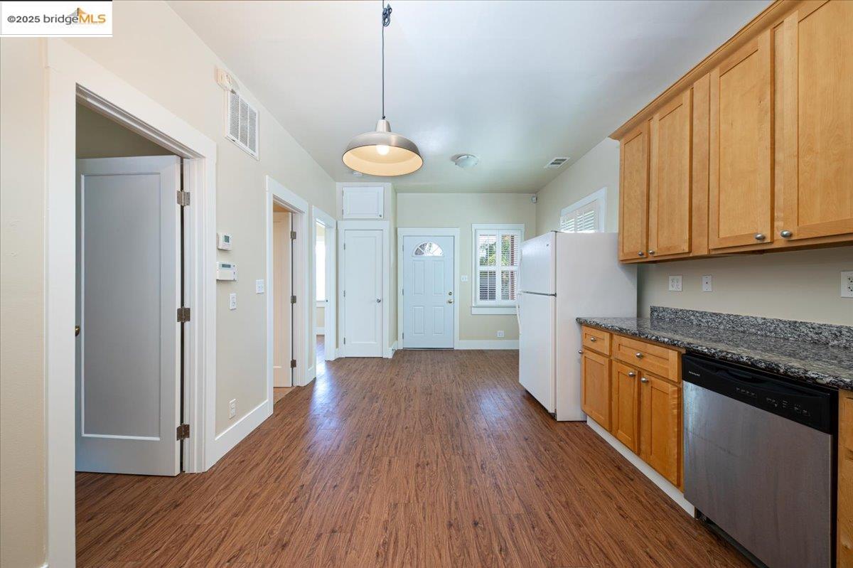 Detail Gallery Image 6 of 13 For 2615 34th Ave, Oakland,  CA 94601 - 2 Beds | 1 Baths