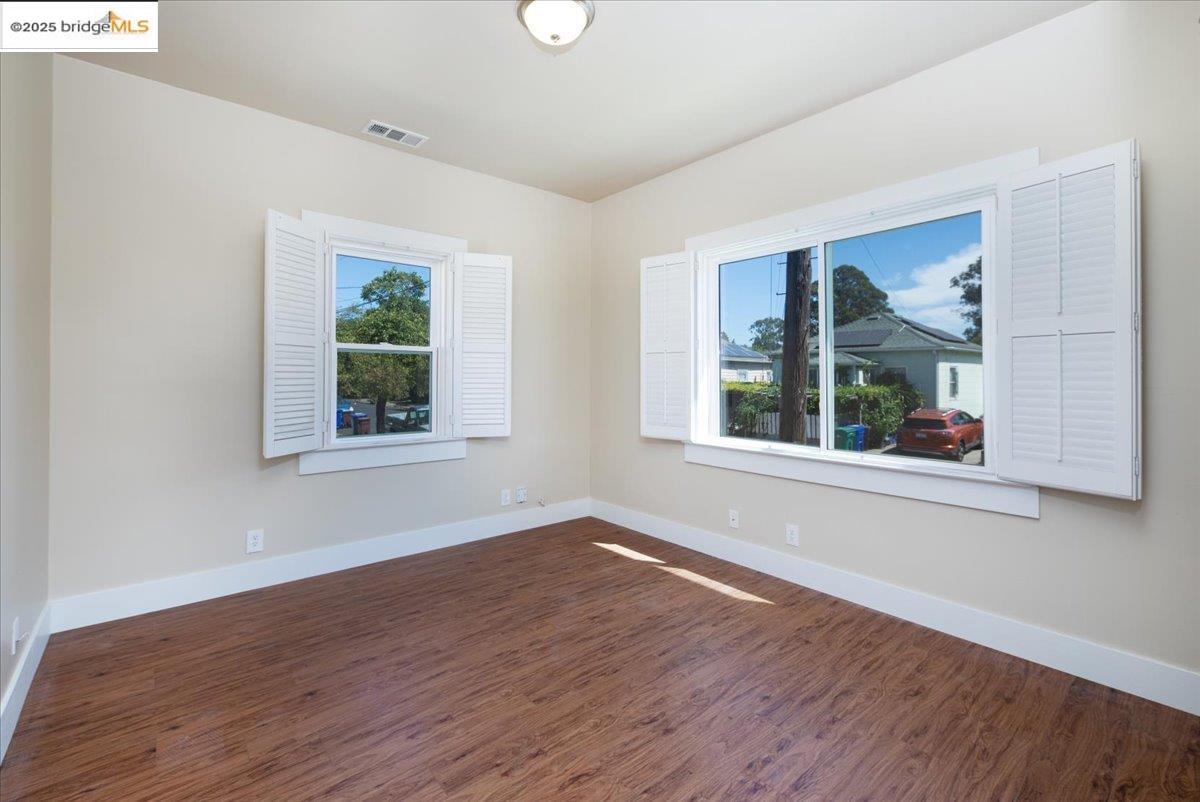 Detail Gallery Image 8 of 13 For 2615 34th Ave, Oakland,  CA 94601 - 2 Beds | 1 Baths