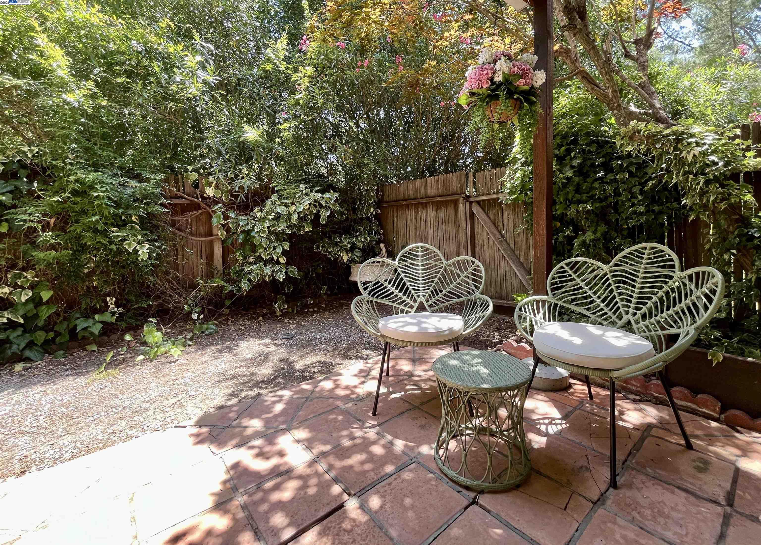 Detail Gallery Image 3 of 30 For 148 Ascot Ct, Moraga,  CA 94556 - 2 Beds | 2 Baths