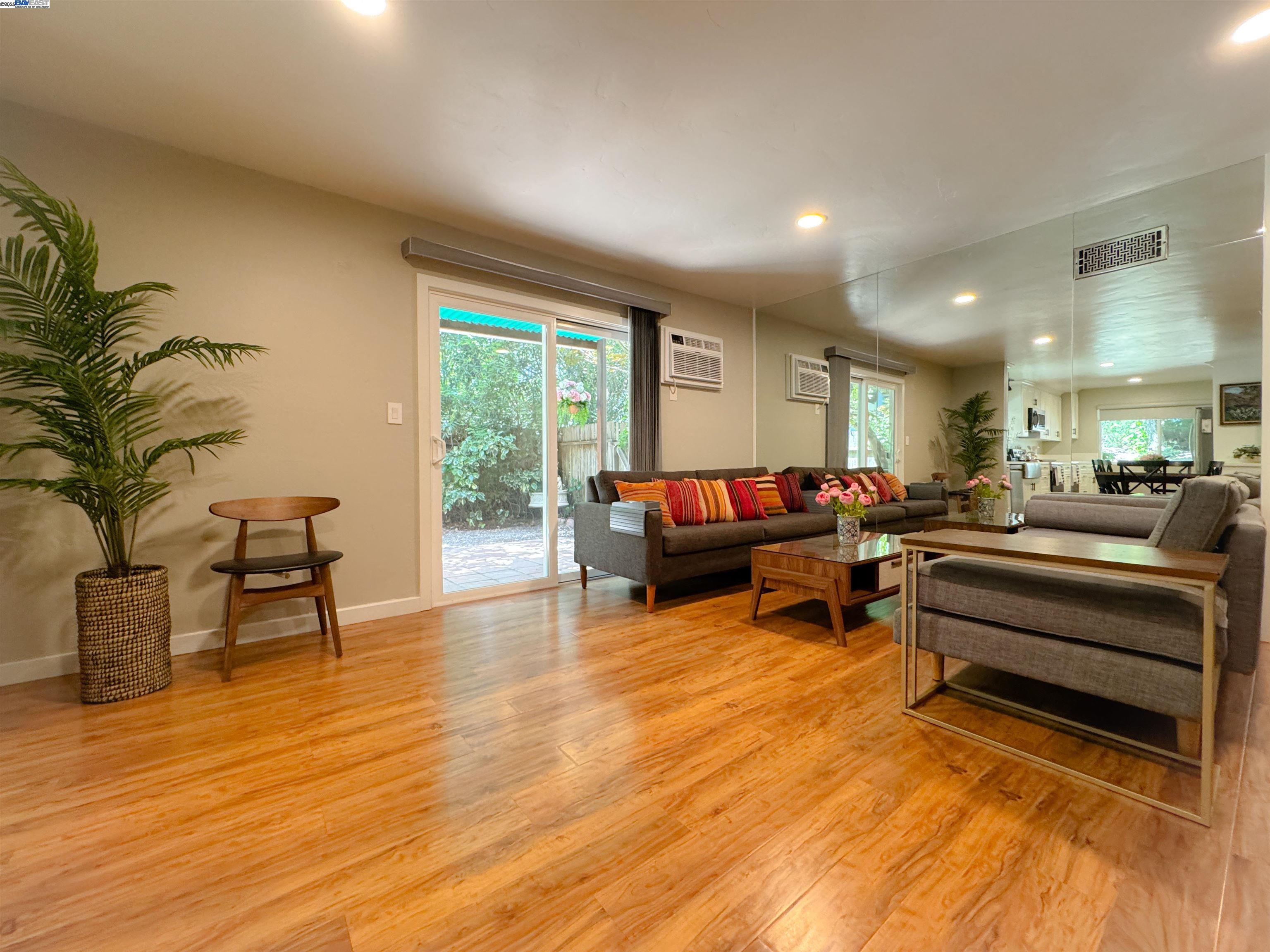 Detail Gallery Image 4 of 30 For 148 Ascot Ct, Moraga,  CA 94556 - 2 Beds | 2 Baths