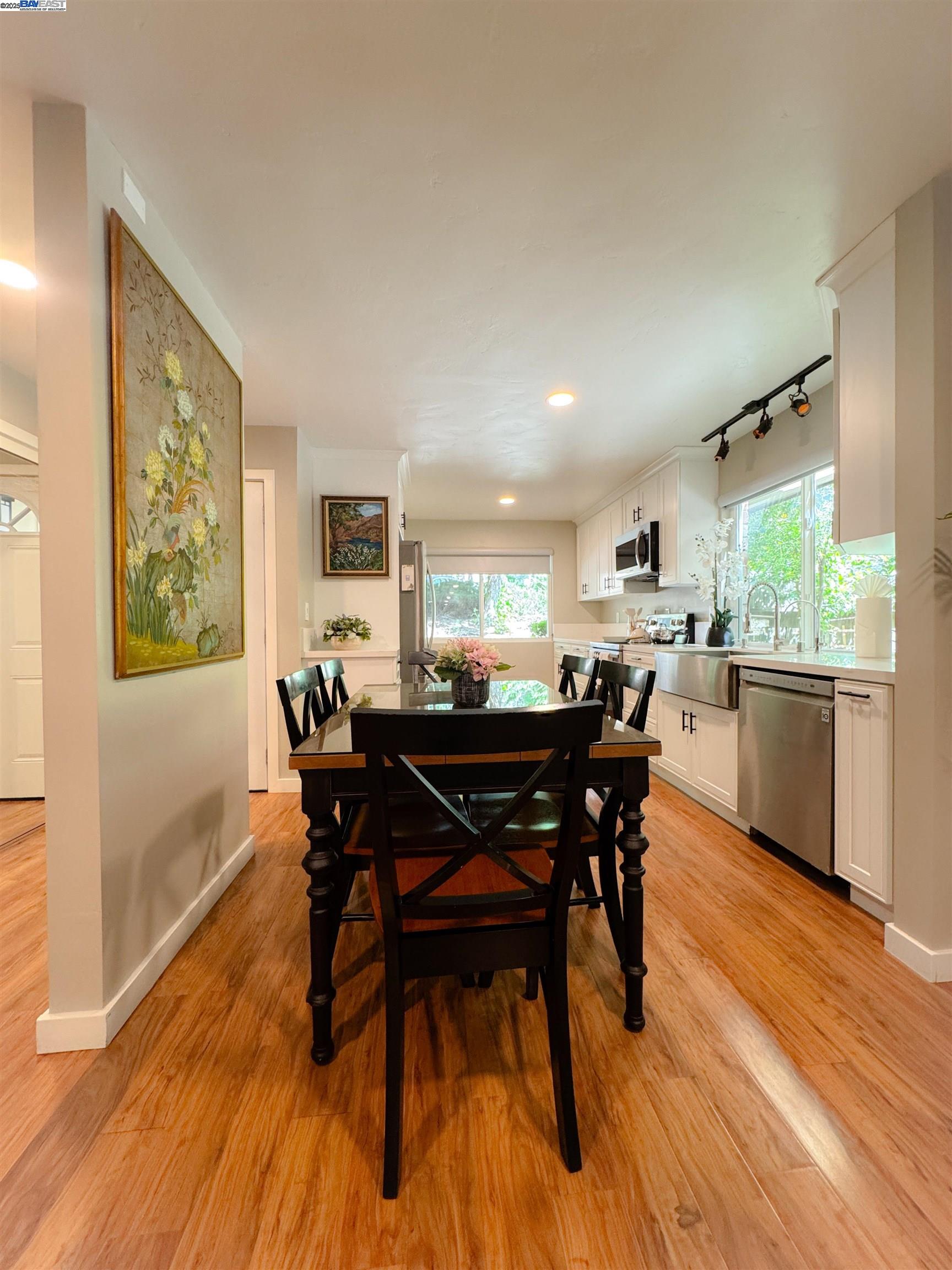 Detail Gallery Image 6 of 30 For 148 Ascot Ct, Moraga,  CA 94556 - 2 Beds | 2 Baths