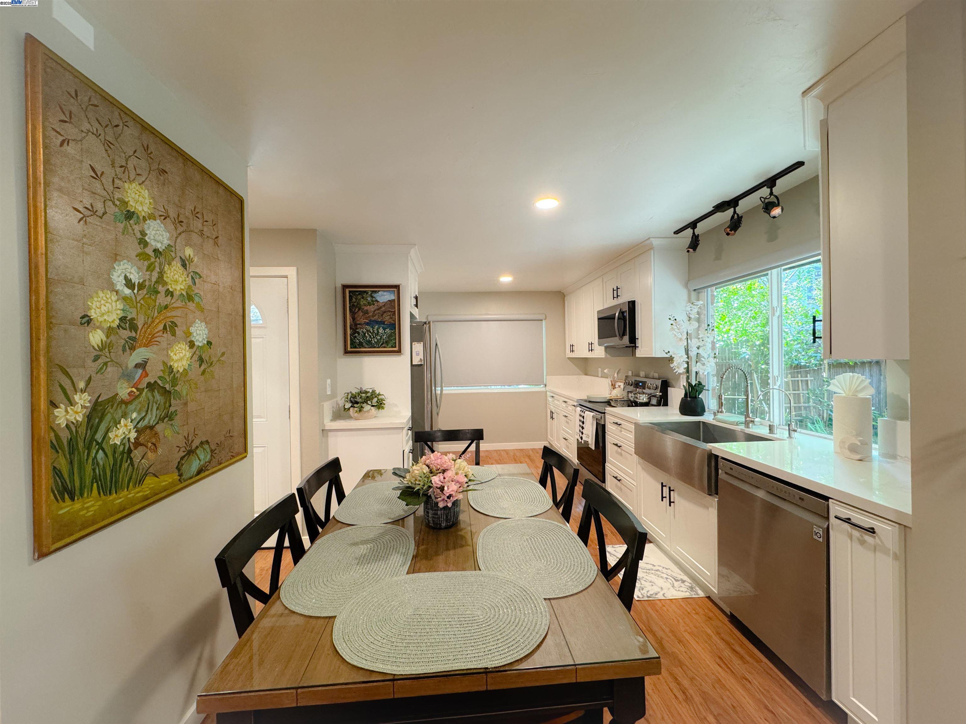 Detail Gallery Image 9 of 30 For 148 Ascot Ct, Moraga,  CA 94556 - 2 Beds | 2 Baths