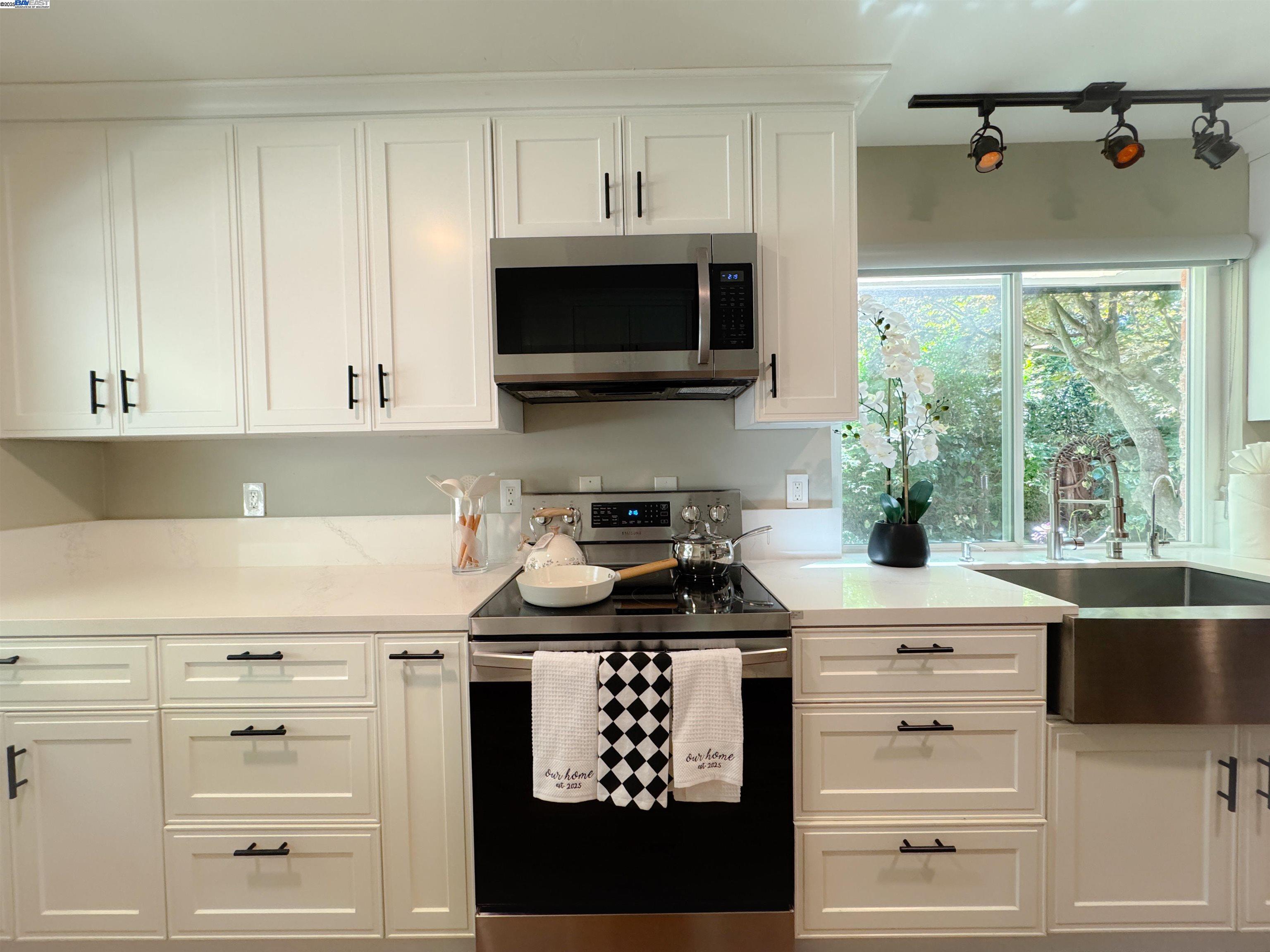 Detail Gallery Image 10 of 30 For 148 Ascot Ct, Moraga,  CA 94556 - 2 Beds | 2 Baths