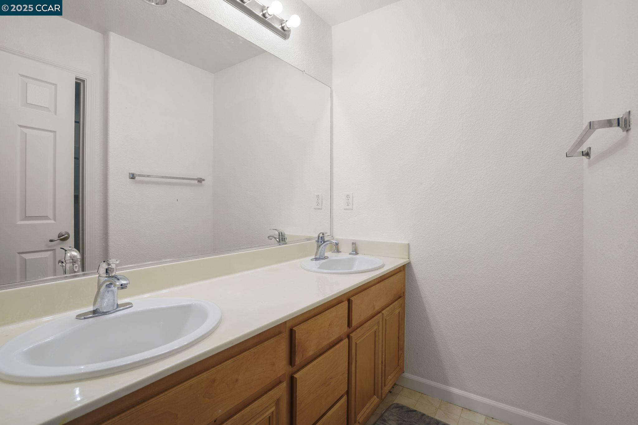 Detail Gallery Image 18 of 30 For 1347 Eisenhower Way, Brentwood,  CA 94513 - 3 Beds | 2/1 Baths
