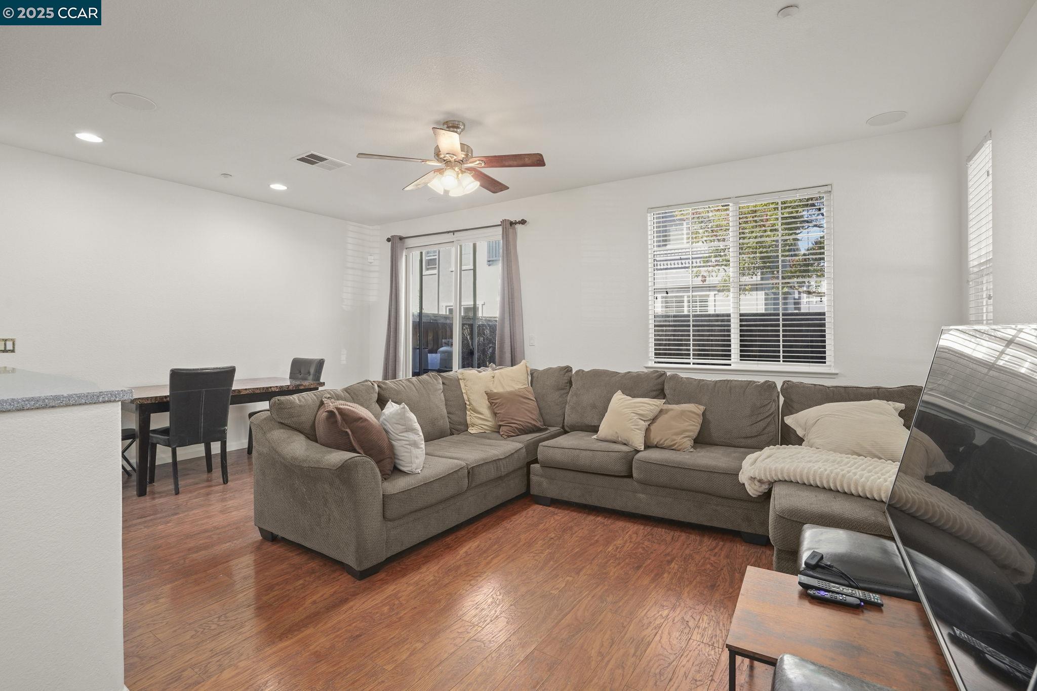 Detail Gallery Image 3 of 30 For 1347 Eisenhower Way, Brentwood,  CA 94513 - 3 Beds | 2/1 Baths