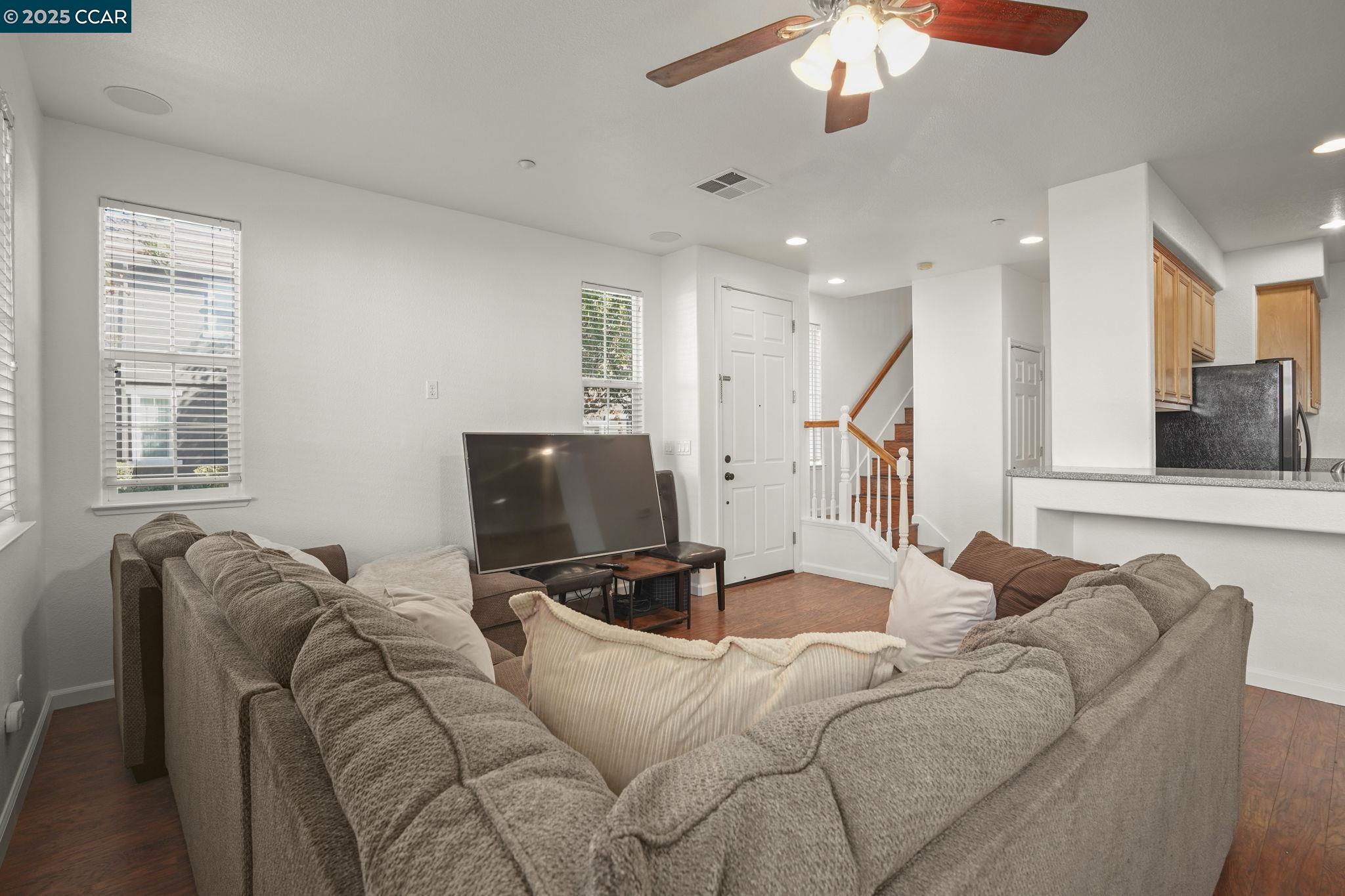 Detail Gallery Image 4 of 30 For 1347 Eisenhower Way, Brentwood,  CA 94513 - 3 Beds | 2/1 Baths