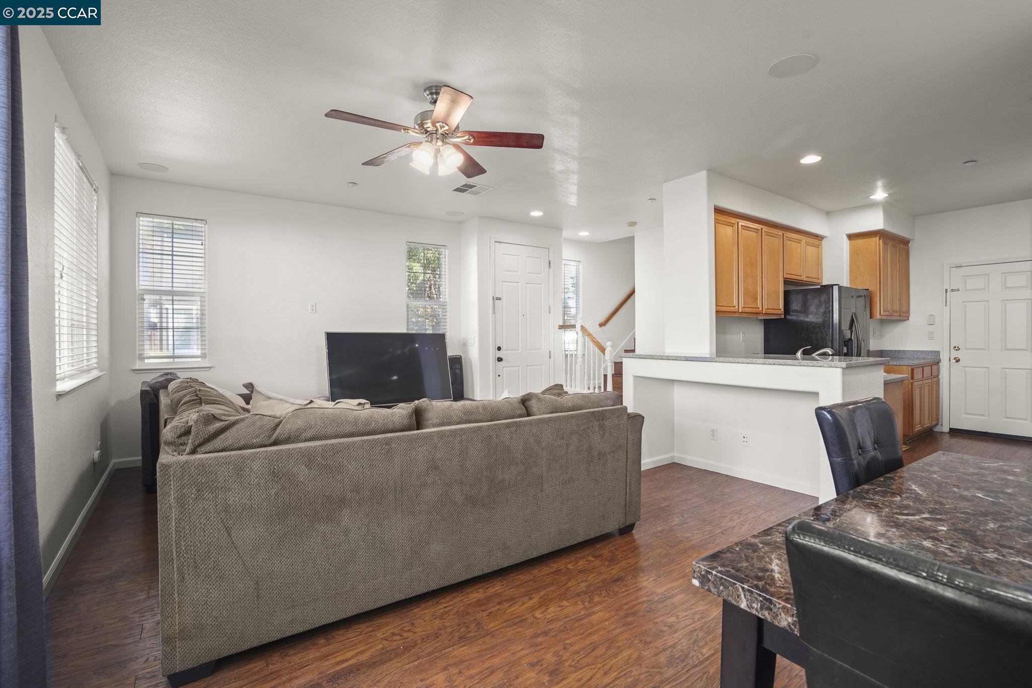 Detail Gallery Image 5 of 30 For 1347 Eisenhower Way, Brentwood,  CA 94513 - 3 Beds | 2/1 Baths