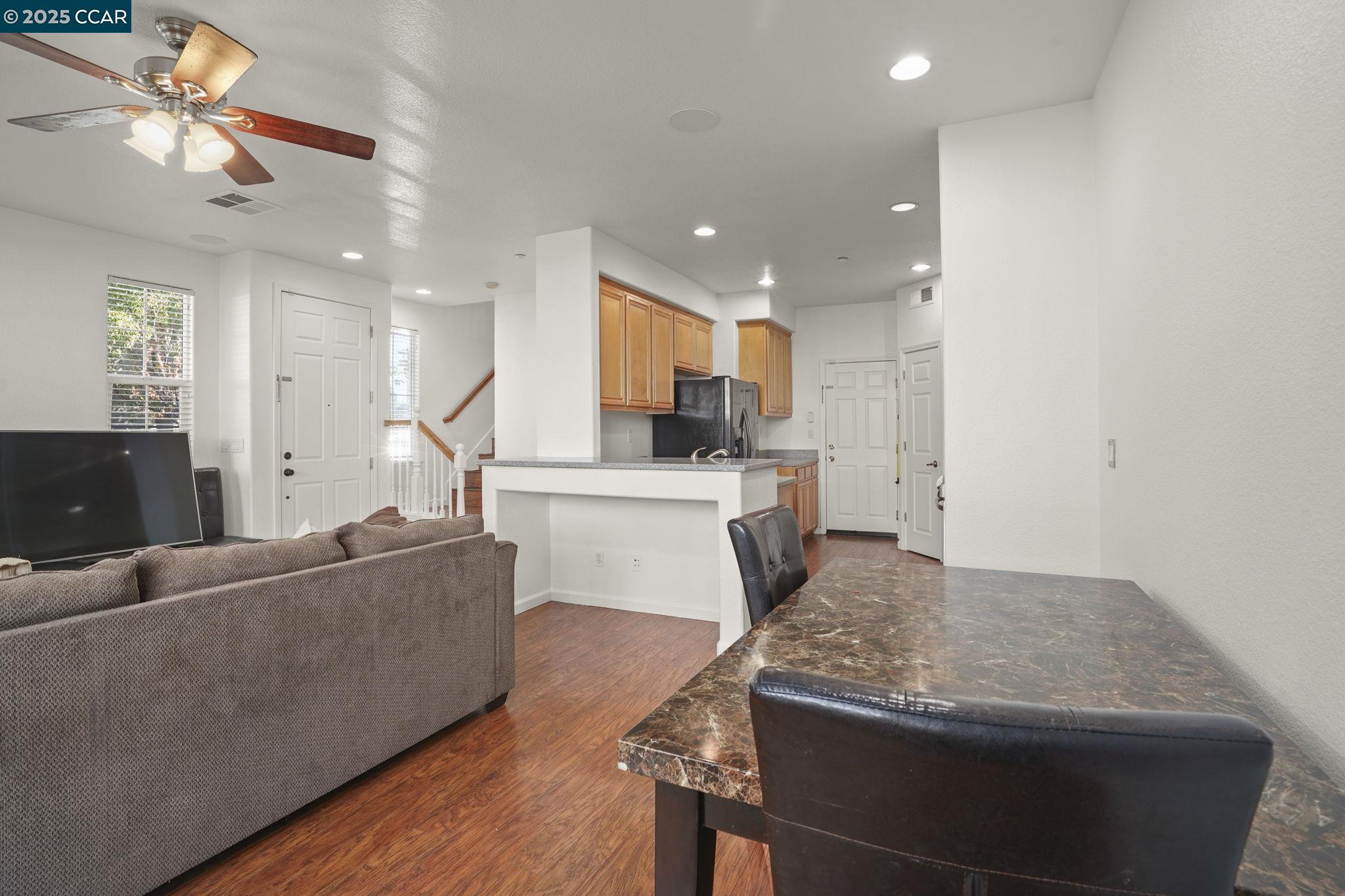 Detail Gallery Image 7 of 30 For 1347 Eisenhower Way, Brentwood,  CA 94513 - 3 Beds | 2/1 Baths